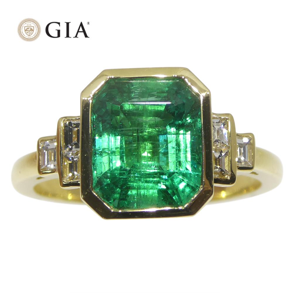 Contemporary 2.49ct Green Emerald, Diamond Ring set in 18k Yellow Gold, GIA Certified Zambian For Sale
