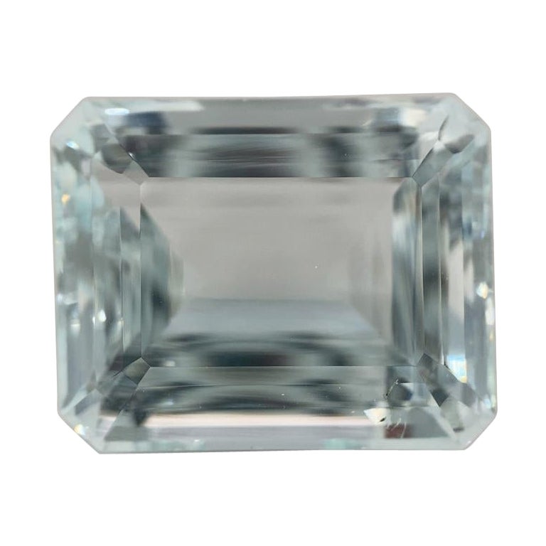Aigue-marine taille émeraude 24ct en vente
