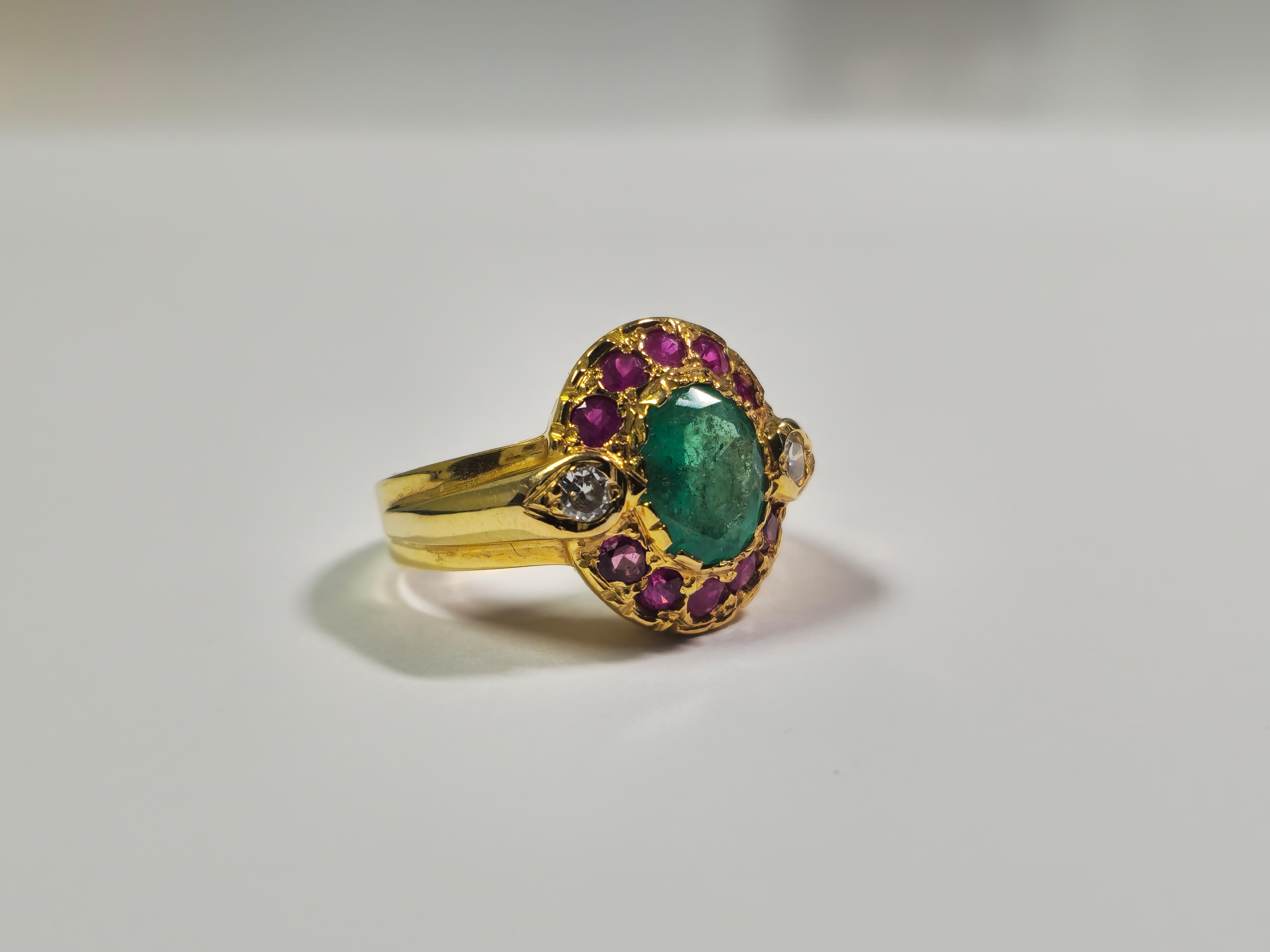 Women's 2.4ct Emerald,  Ruby and Diamond Ring in 18k Gold For Sale