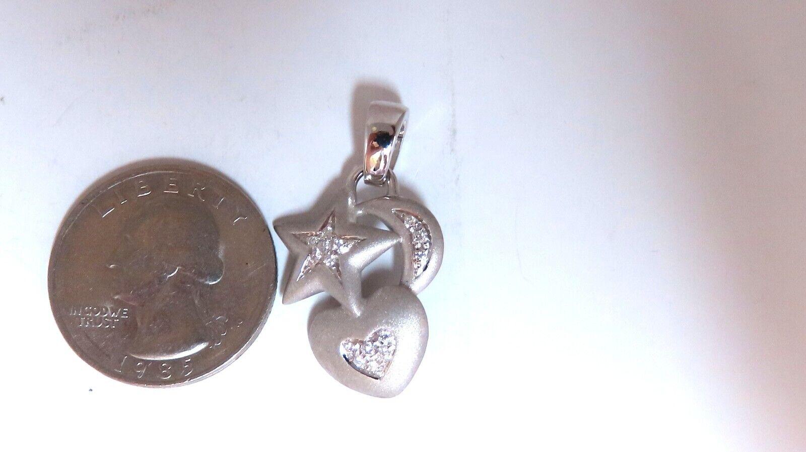 .24ct Colgante Corazón Estrellas Luna Diamantes Naturales 18 Quilates en Nuevo estado para la venta en New York, NY
