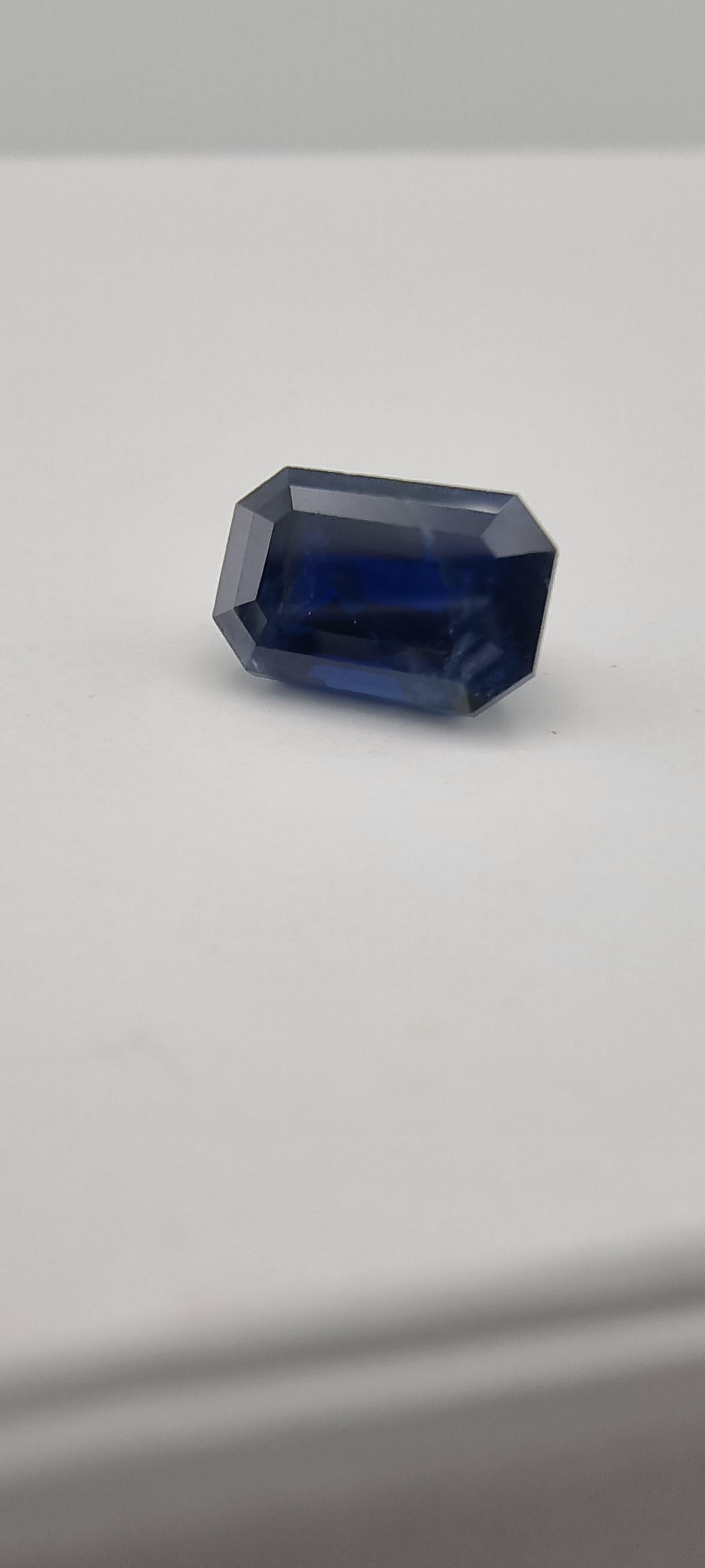 Women's or Men's 2.4ct Rectangular Cut Natural Dark Blue Sapphire Gemstone For Sale