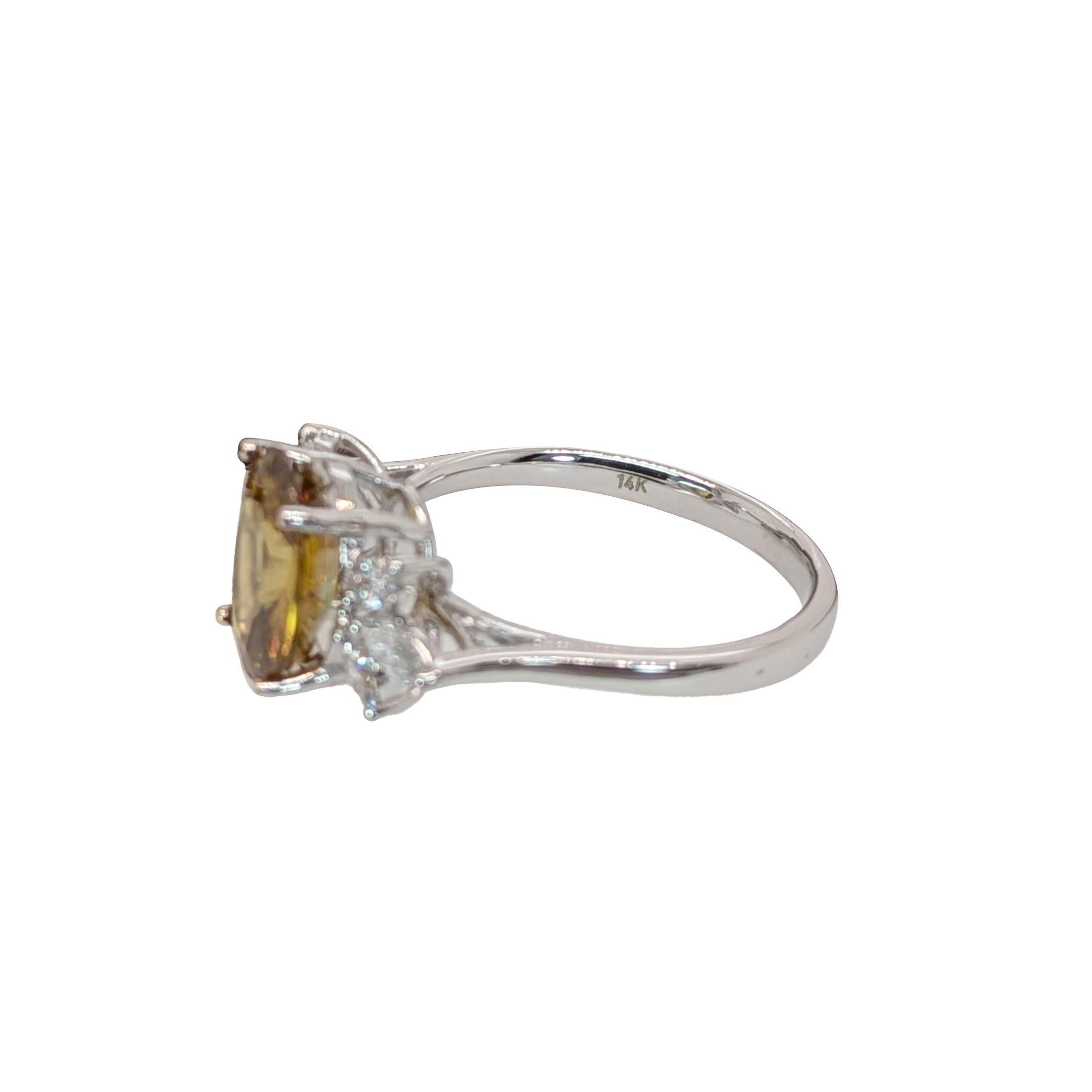 2.4 Karat Sphene Ring mit natürlichen Diamant-Akzenten aus massivem 14K Weißgold  OV 9x7mm Damen im Angebot