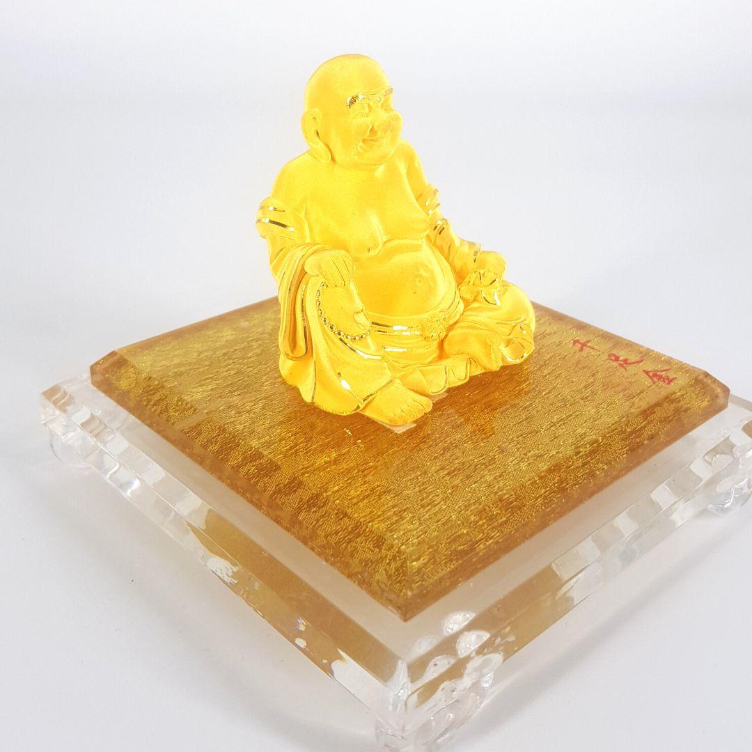 24 Carat Yellow Gold Buddha in Display Box In Good Condition For Sale In Cape Town, ZA