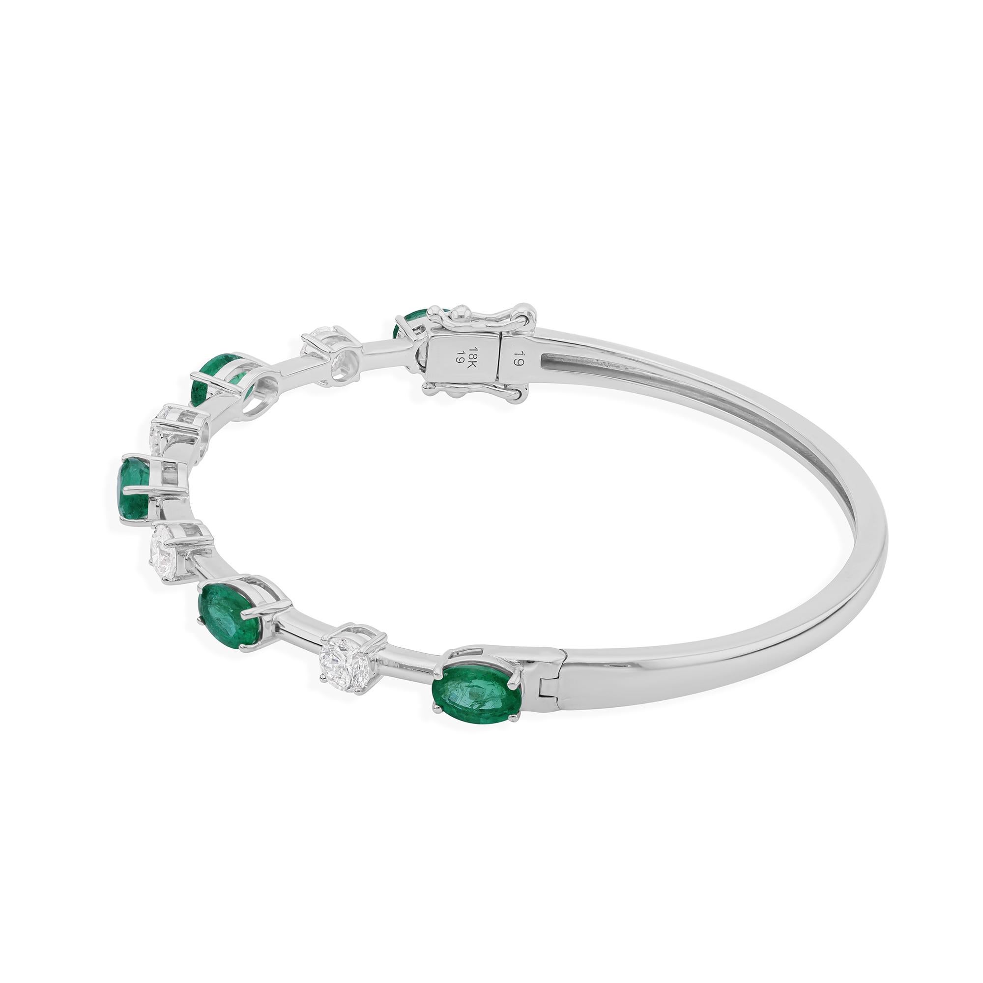 2,4 Karat sambischer Smaragd 0,94 Karat Diamant stapelbarer Armreif 18k Weißgold (Ovalschliff) im Angebot