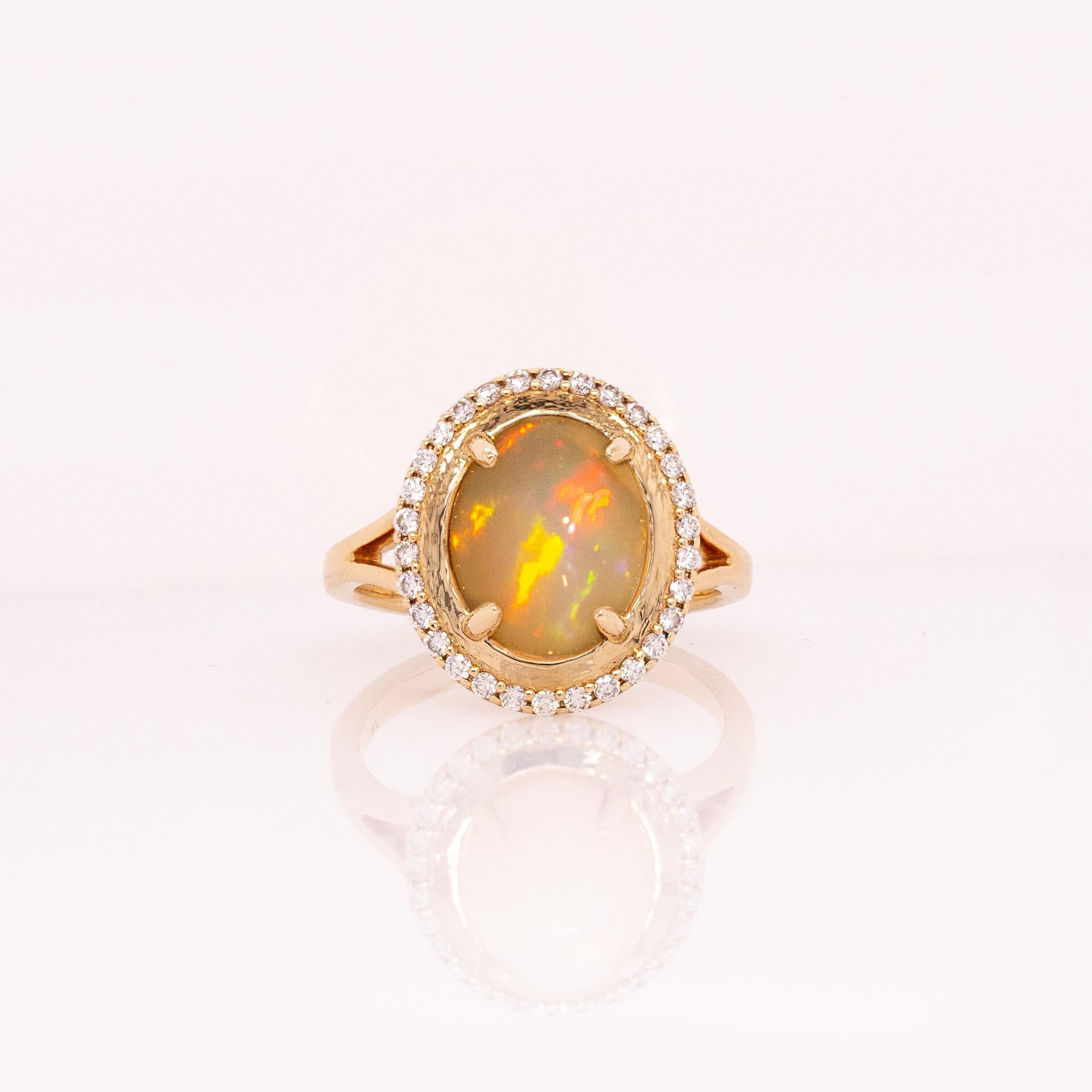 2,4cts äthiopischen Opal Ring mit natürlichen Diamanten Akzente: Massiv 14K Gold, 11x9mm (Moderne) im Angebot