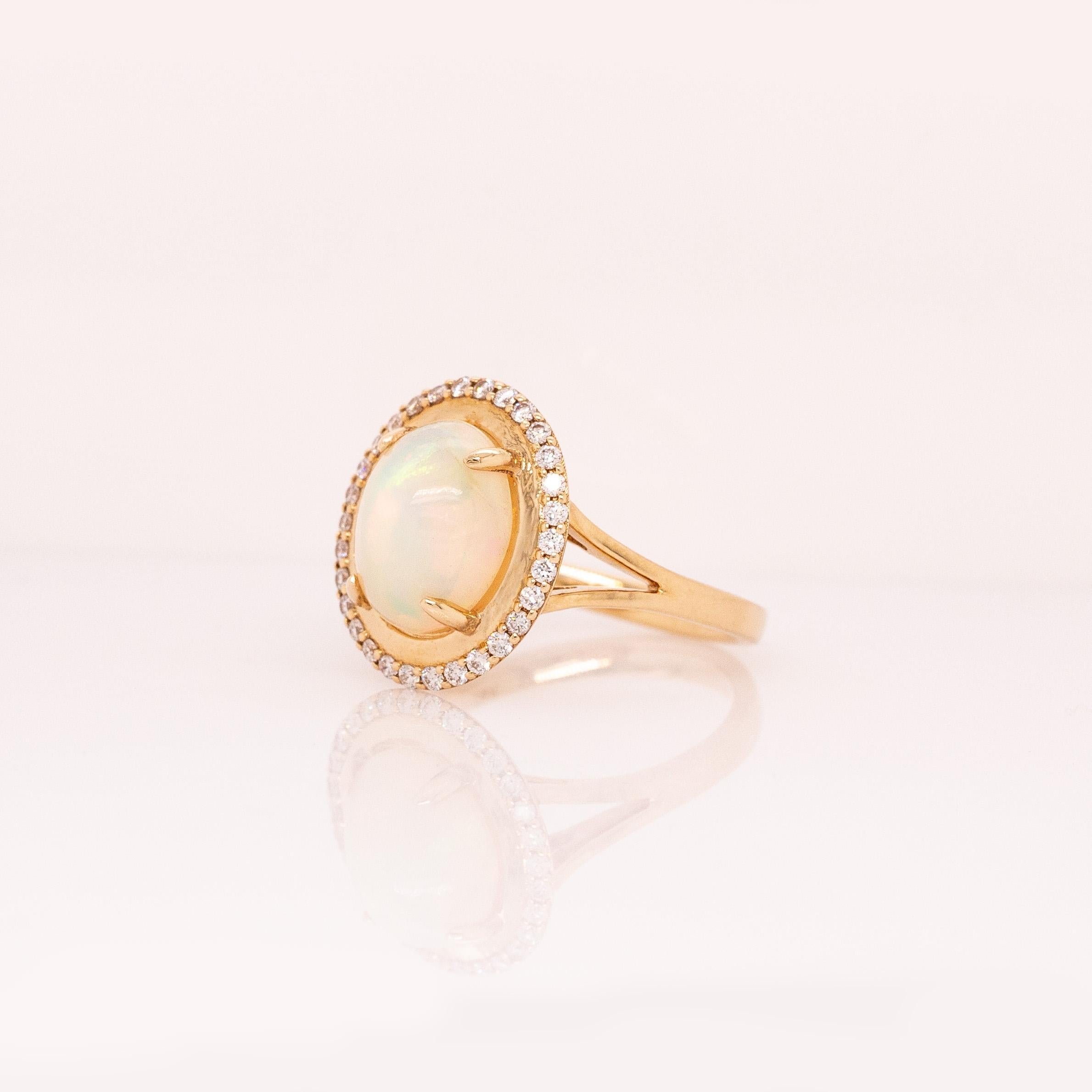 2,4cts äthiopischen Opal Ring mit natürlichen Diamanten Akzente: Massiv 14K Gold, 11x9mm (Ovalschliff) im Angebot