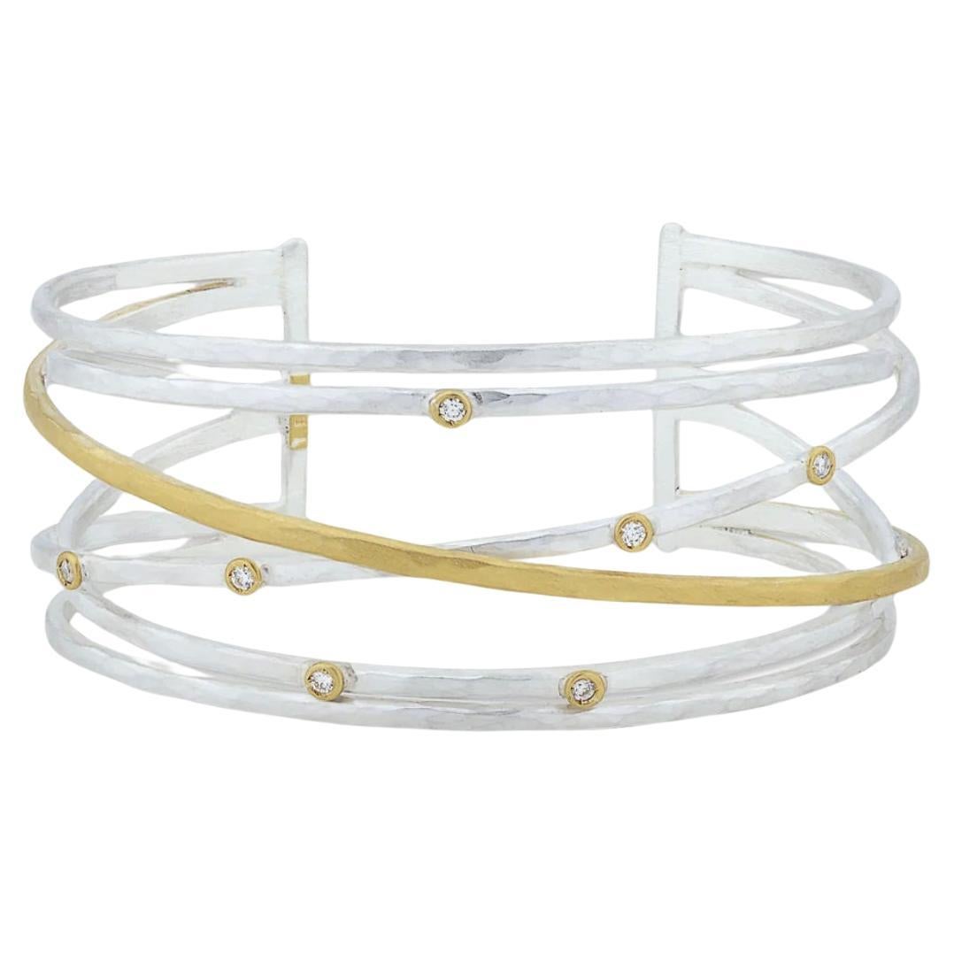 Brazalete abierto "Stockholm Crosswire" de oro amarillo de fusión de 24k y plata de ley