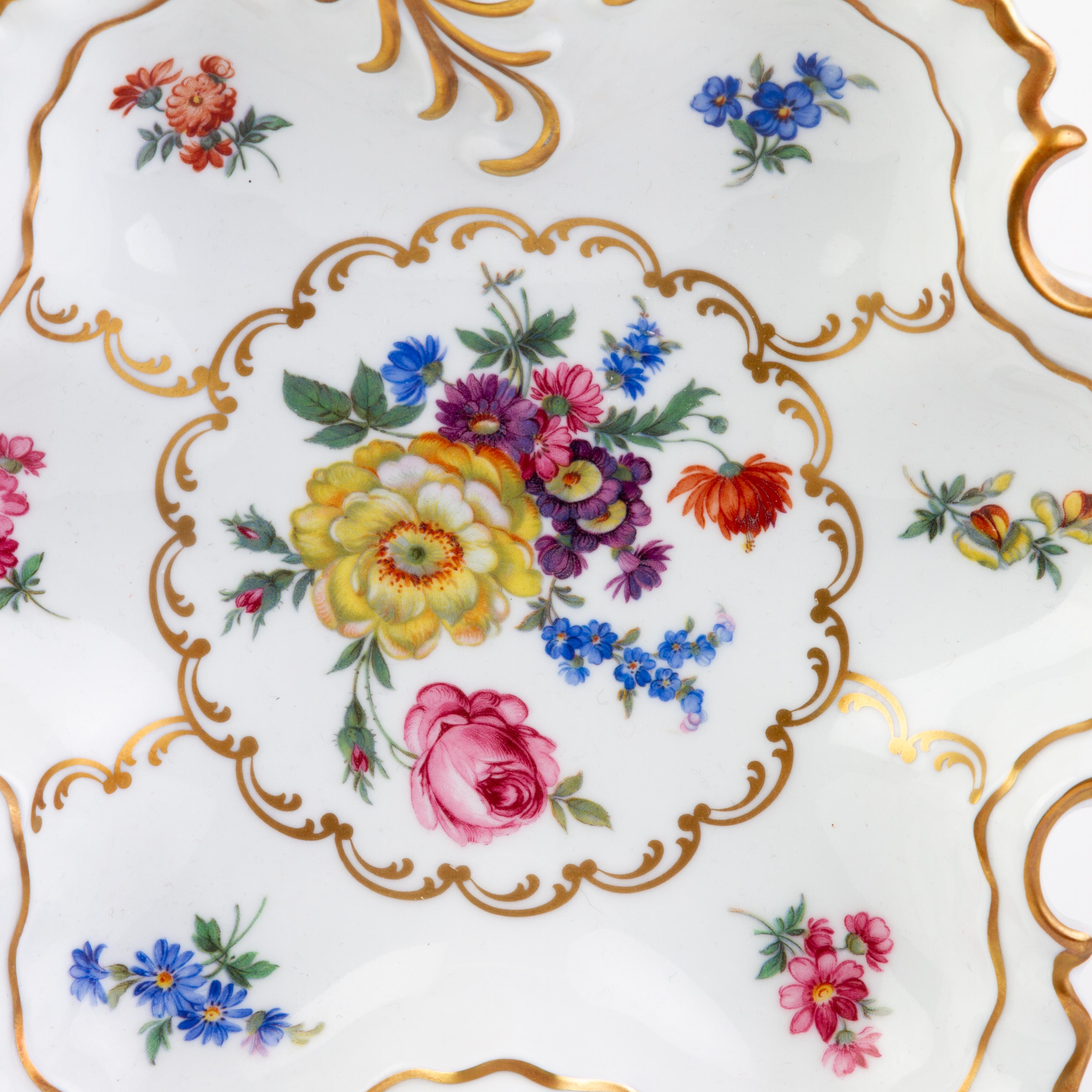 24K Gilt Gold Fine Porcelain German Hand Painted Floral Dish Plate 
Good condition 
Free international shipping.