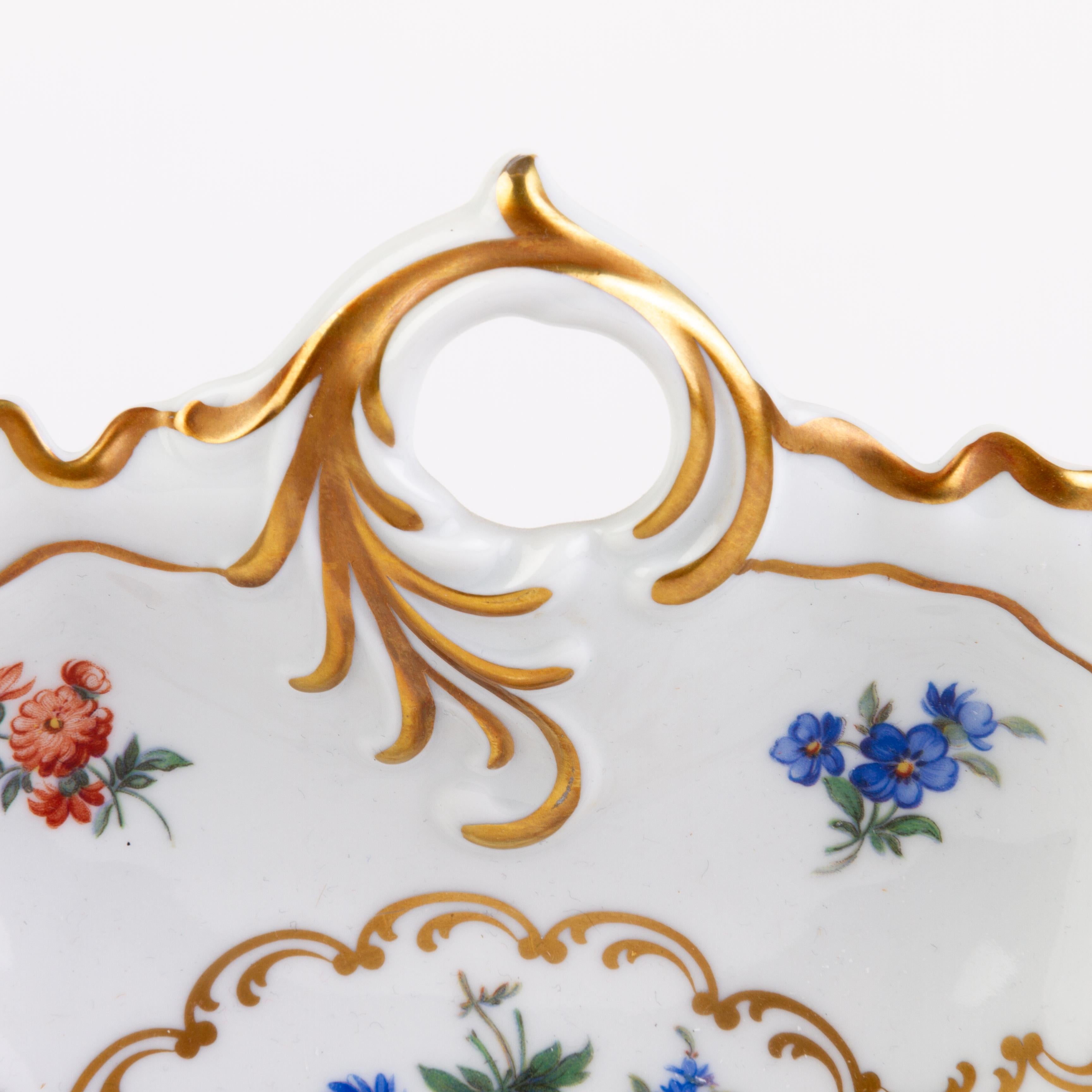 24K Gilt Gold Fine Porcelain German Bavarian Hand Painted Floral Dish Plate  In Good Condition For Sale In Nottingham, GB