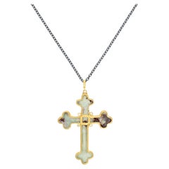 24 Karat Gold und oxidiertes Silber Aquapras-Kreuz-Halskette von Lika Behar