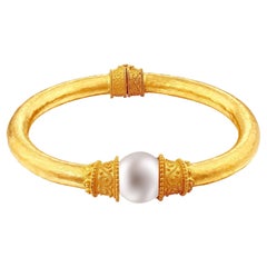 Brazalete de oro de 24 quilates para mujer con una perla