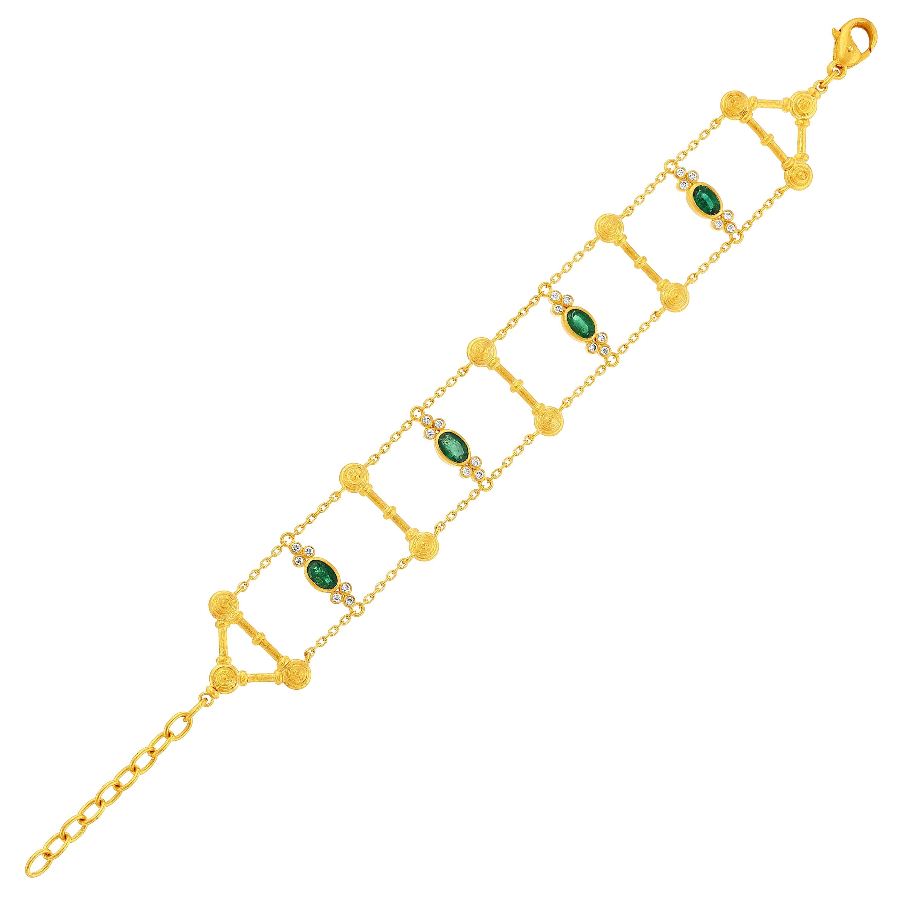 Emeralds (1.92 Carats) and Diamonds (0.29 Carats)

Crafted with timeless elegance, this 24 karat gold jewelry piece draws inspiration from the ancient civilizations of Anatolia, where empires like the Greeks, Romans, Byzantines, and Ottomans shaped