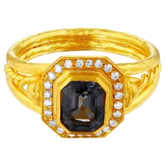 Bague cocktail pour femmes avec saphir taille émeraude et diamants 24 carats