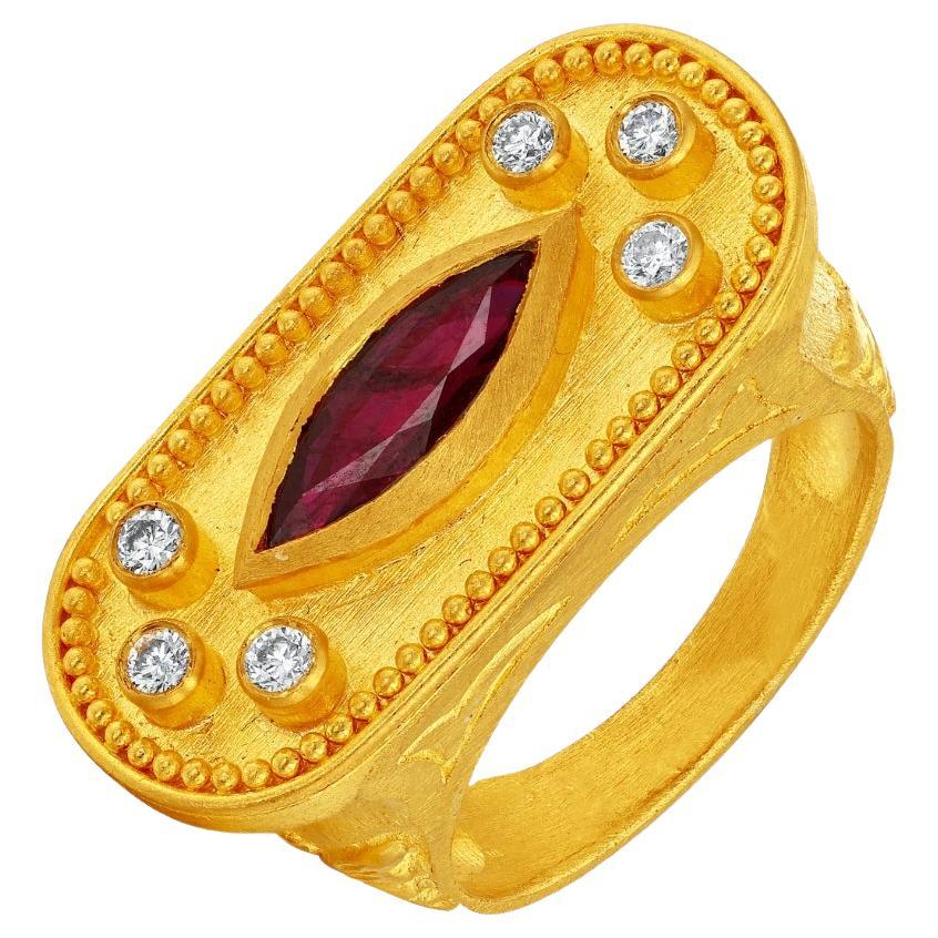 Anillo de Oro de 24K para Mujer con Grabados de Abejas, Rubí talla marquesa y Diamantes