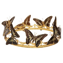 Corona de oro de 24 quilates y mariposas reales