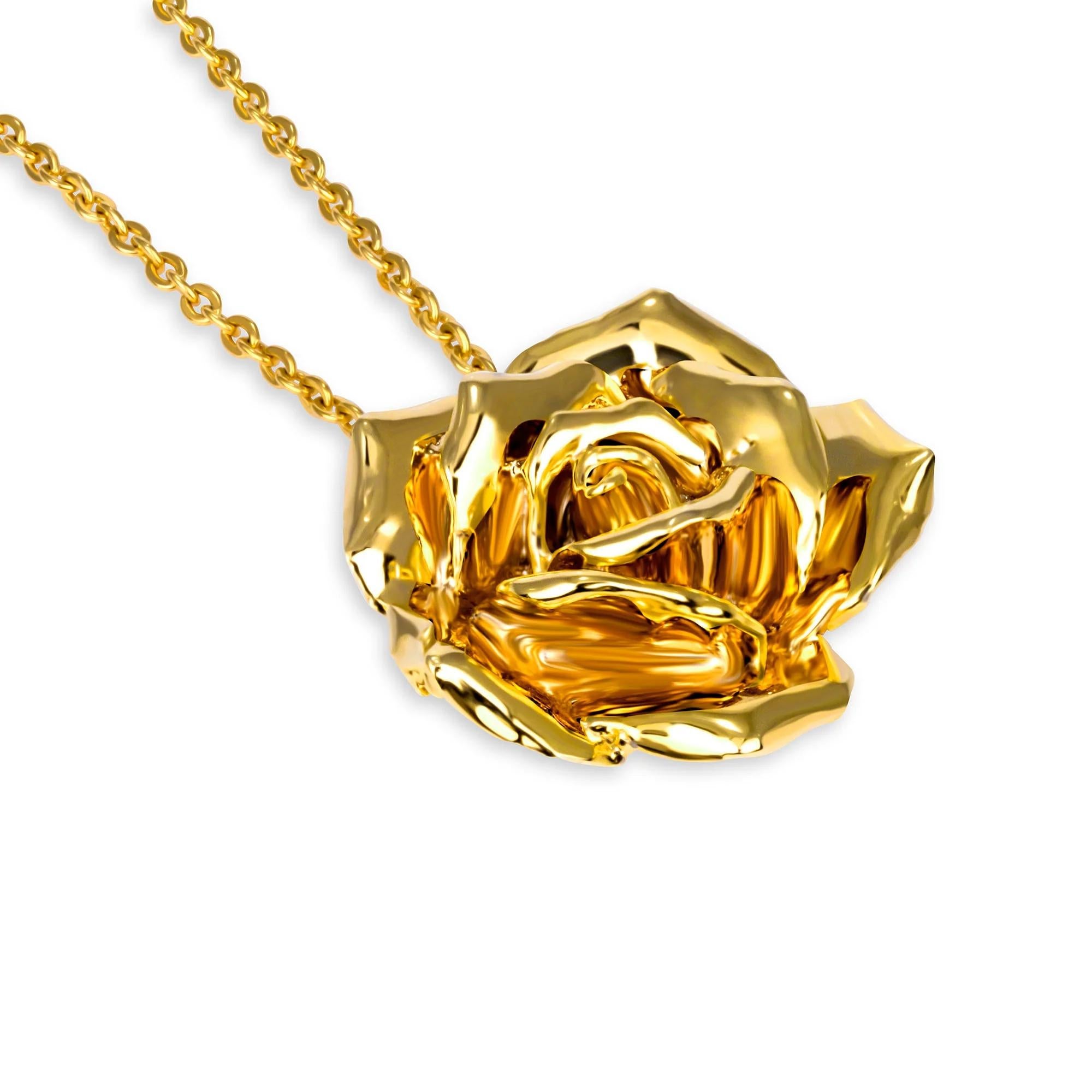 Collana con ciondolo a forma di rosa scultorea in oro 24k di Mordekai In condizioni Nuovo in vendita a Miami Beach, FL
