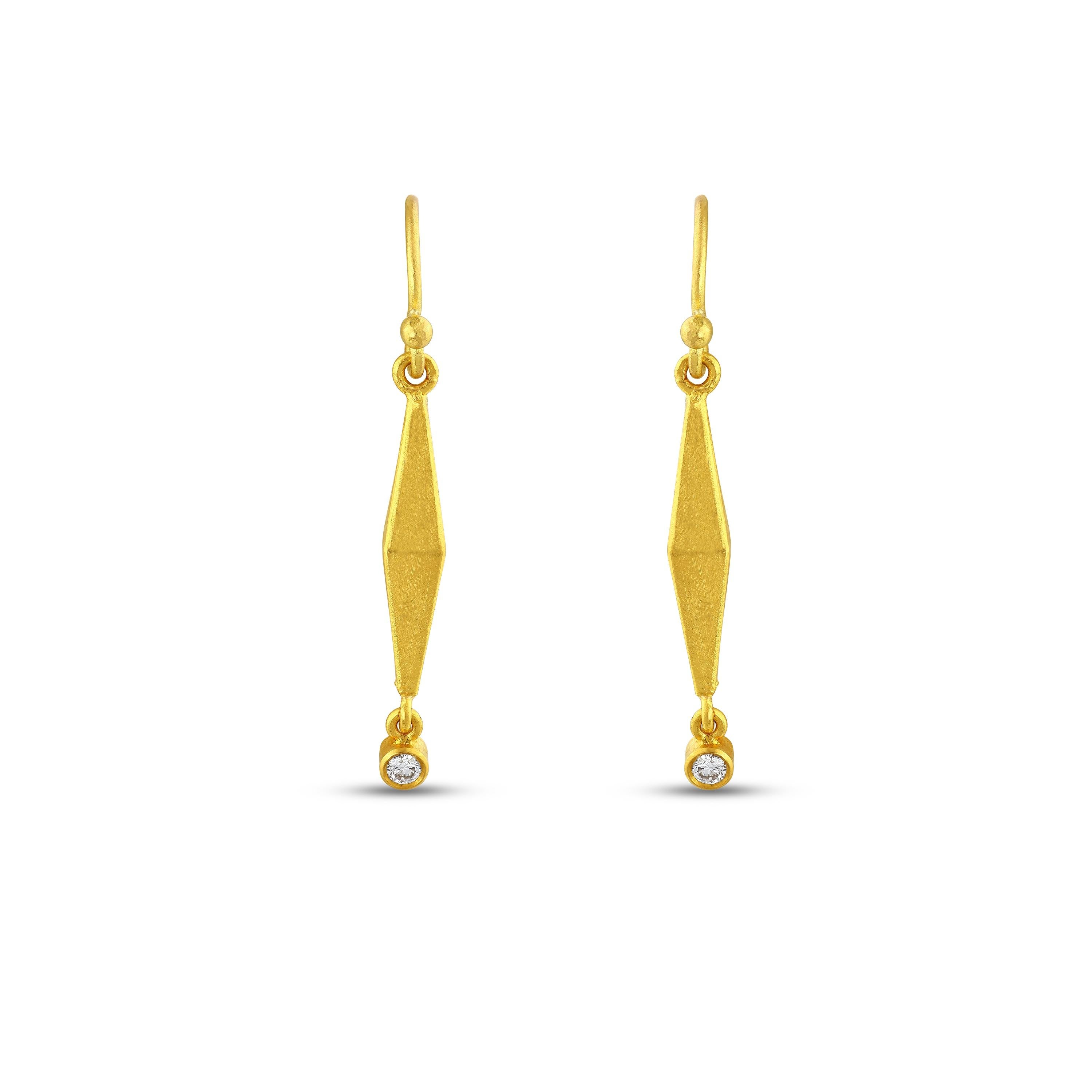 Romain classique Boucles d'oreilles en or 24k pour femmes avec diamants taillés en brillant en vente