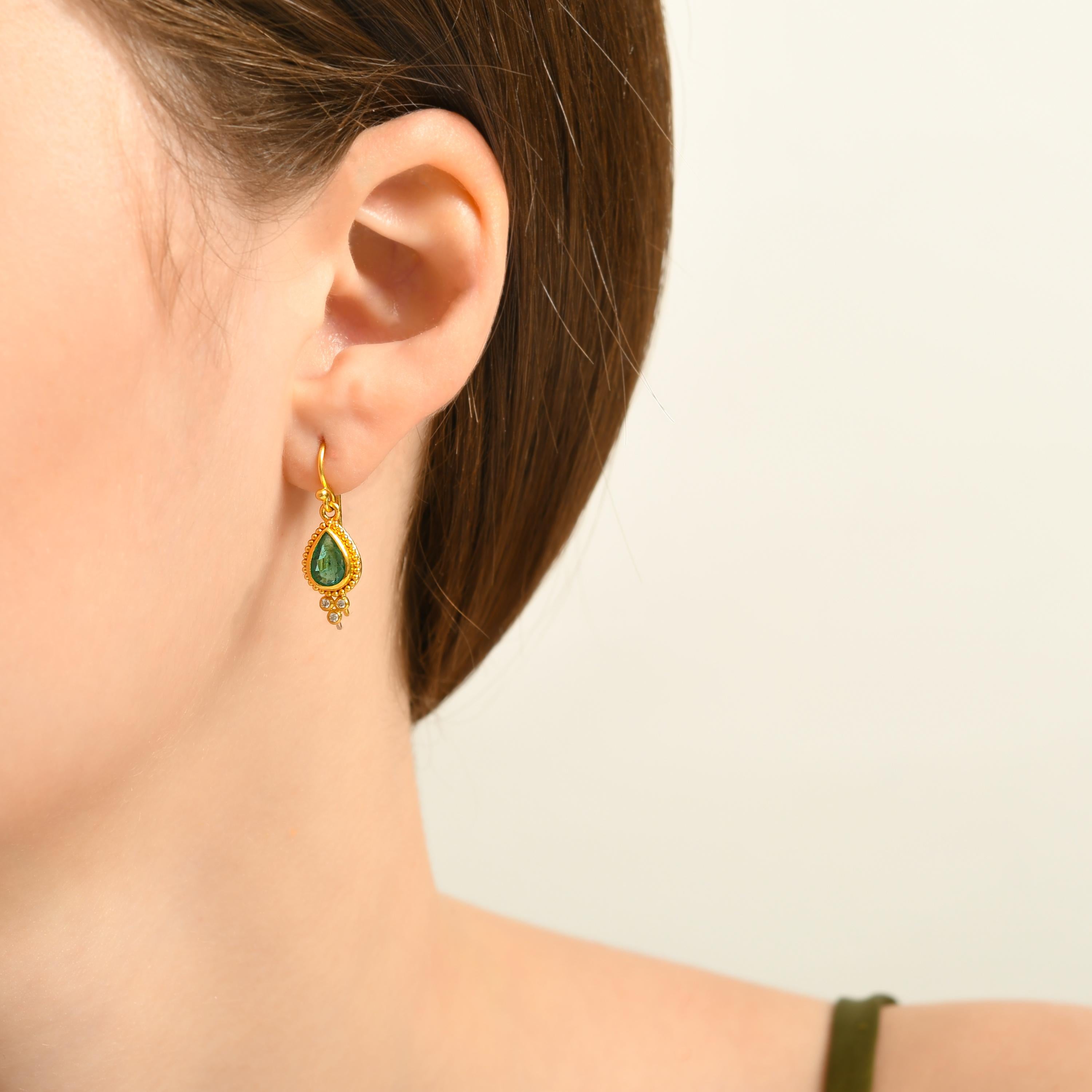 Pear Cut 24k Gold Earrings for Women with Pear-Cut Emerald and Diamonds For Sale