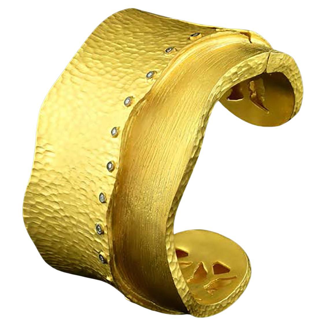 Kurtulan Bracelet jonc à charnières en or 24 carats avec diamants en vente