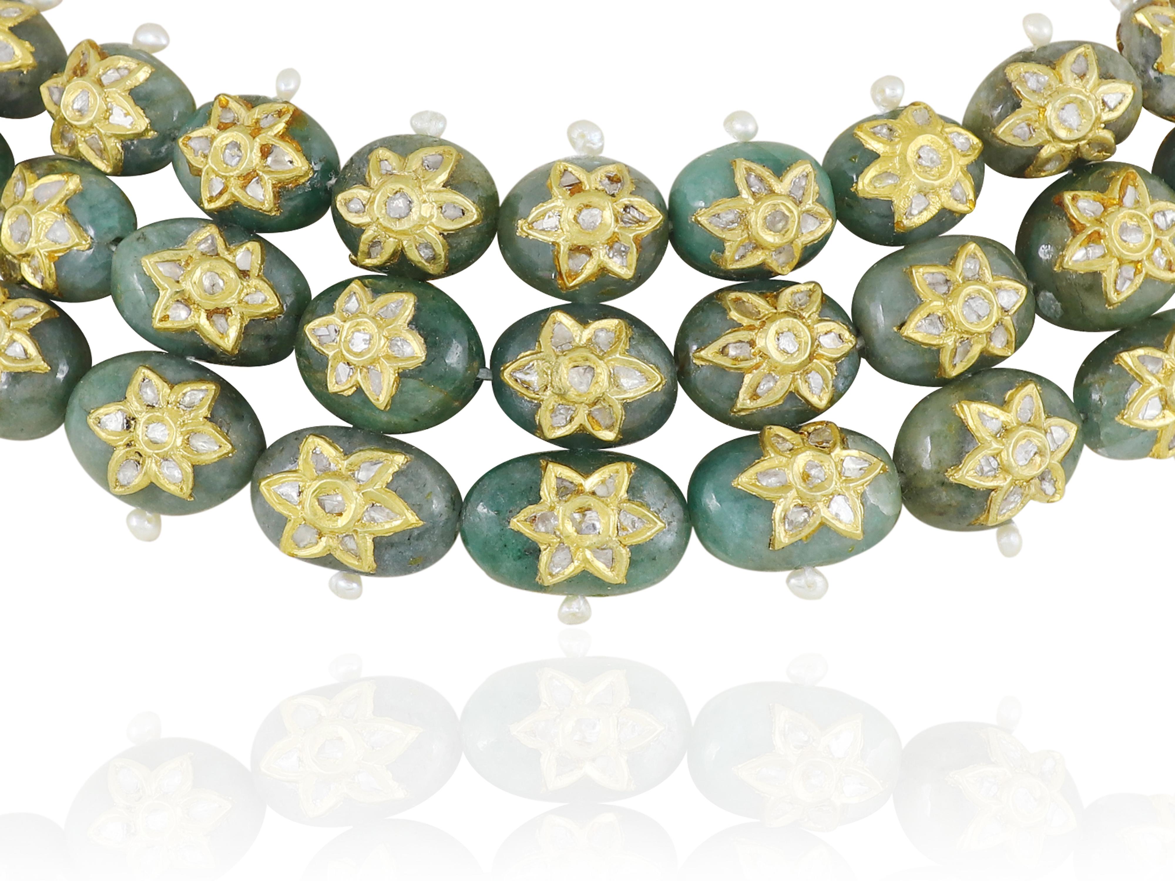 Girocollo con smeraldo indiano Mughal in oro 24K con perle e diamanti in vendita 1