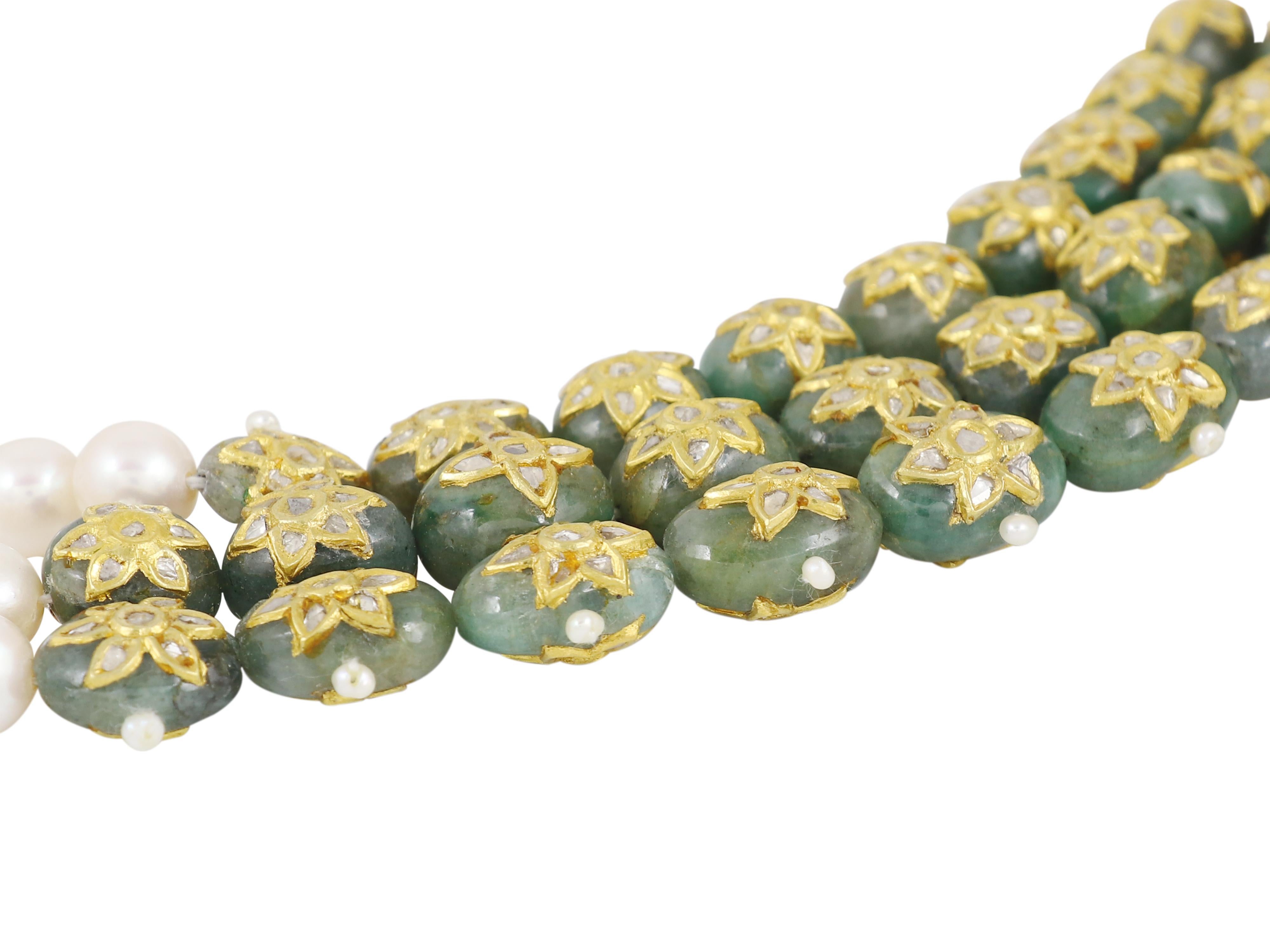 Girocollo con smeraldo indiano Mughal in oro 24K con perle e diamanti in vendita 2
