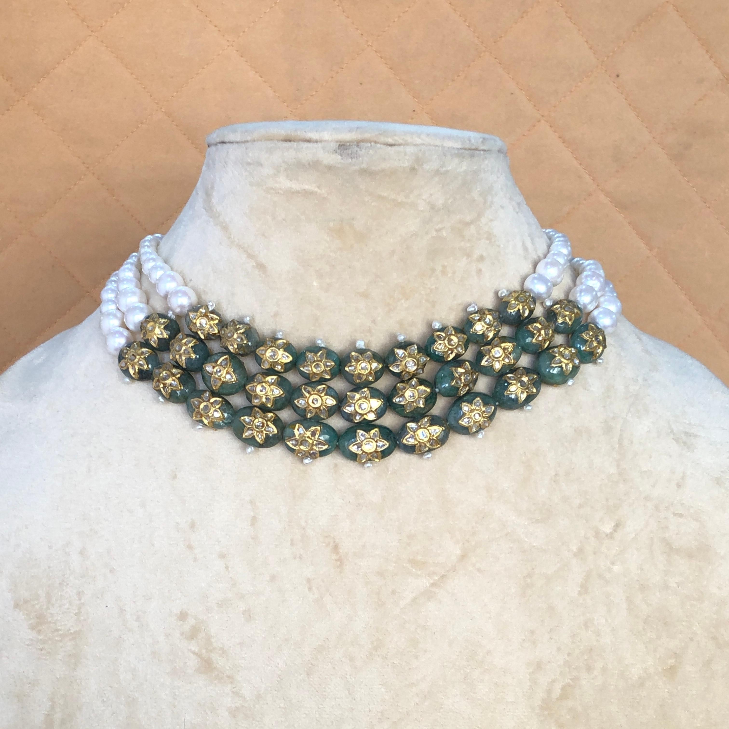 Girocollo con smeraldo indiano Mughal in oro 24K con perle e diamanti in vendita 4