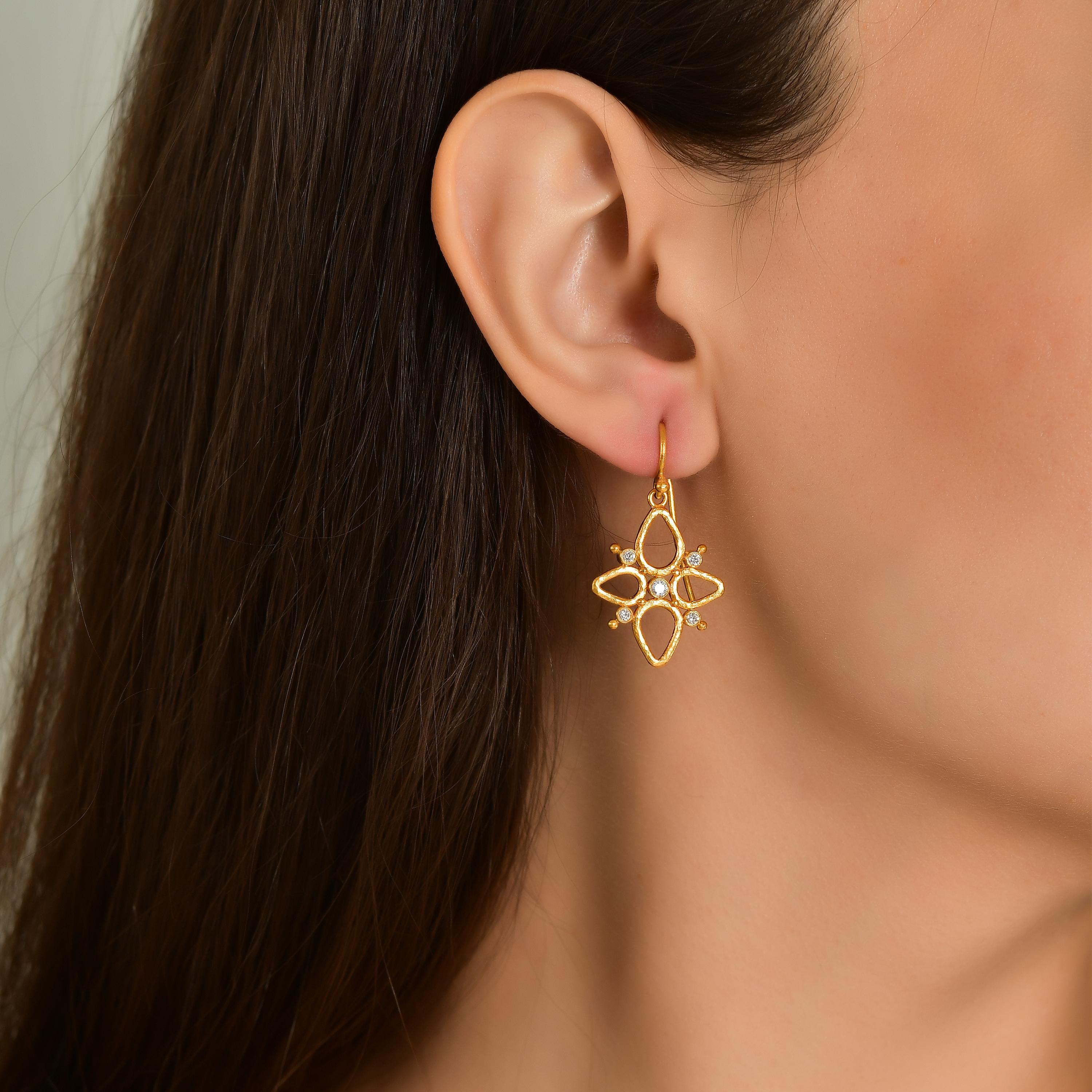Taglio brillante Orecchini Stella Polare in oro 24k per donna con diamanti in vendita