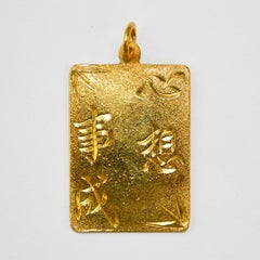 Colgante de oro de 24 quilates con inscripción en chino 大展鴻圖 (Grandes ambiciones)