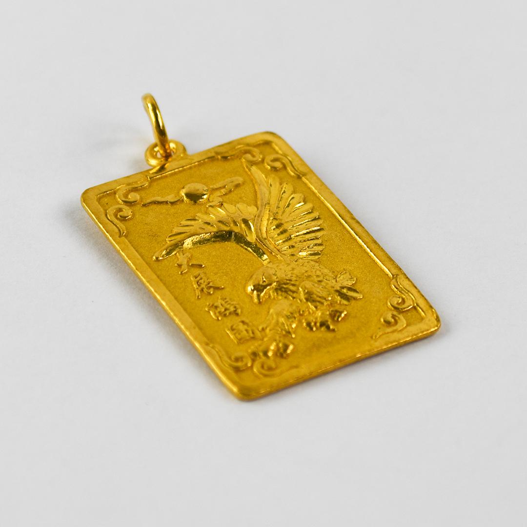 24K Gold Pendant Inscribed in Chinese 大展鴻圖 (Great Ambitions) For Sale 1
