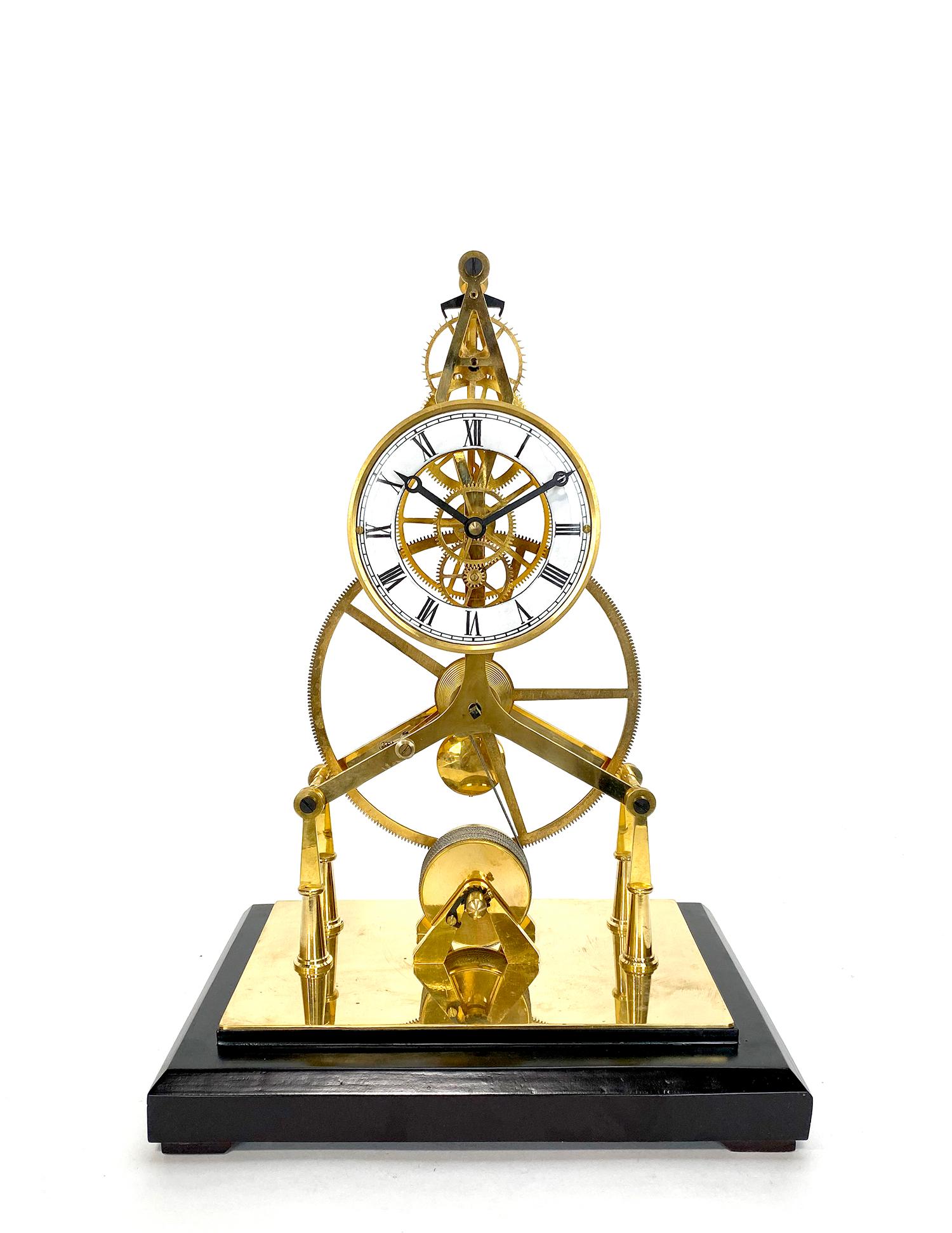 24K Gold plattiert 8 Day Great Wheel Fusee angetrieben Porzellan Zifferblatt Skelett Uhr im Zustand „Hervorragend“ im Angebot in Danville, CA