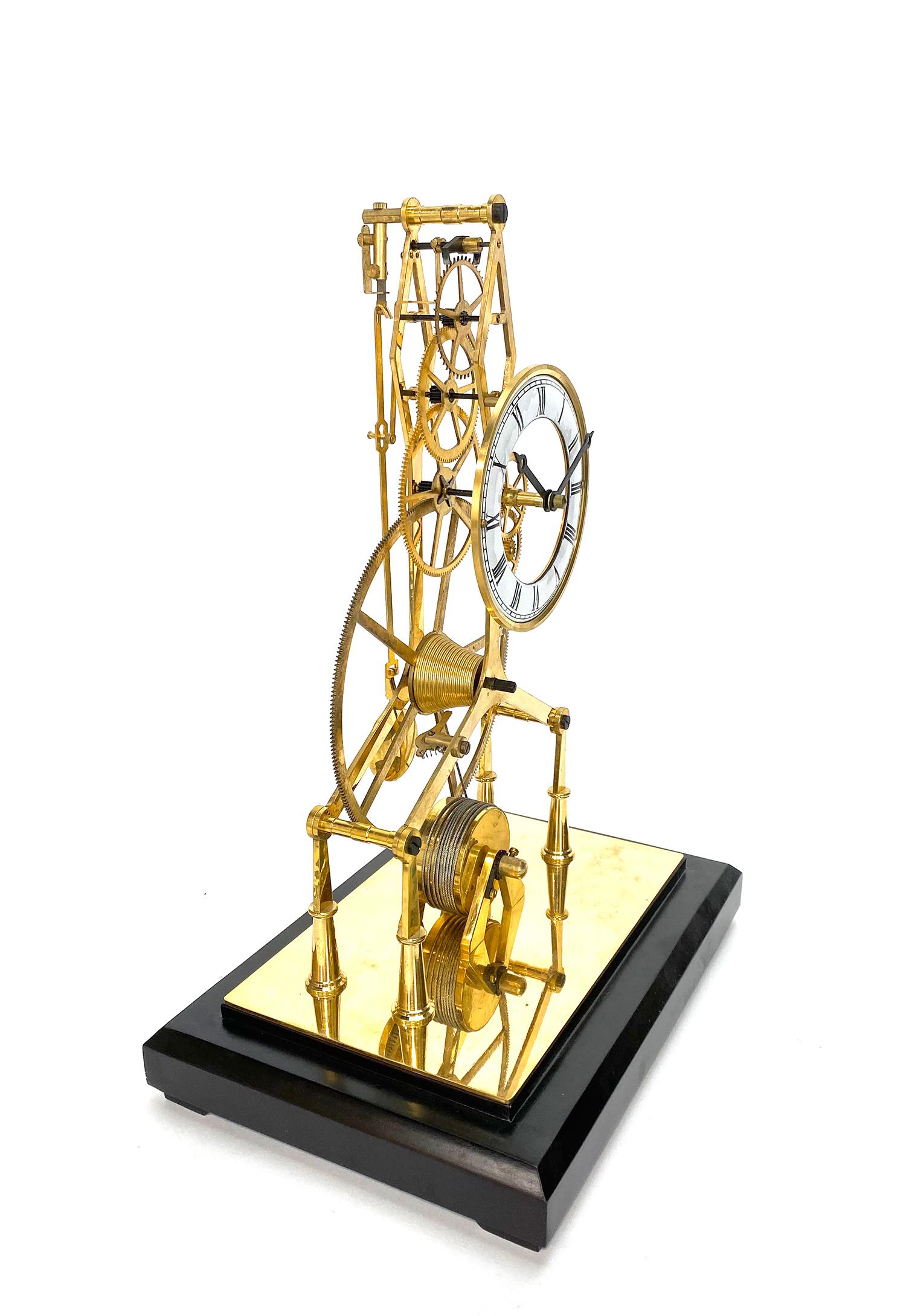 24K Gold plattiert 8 Day Great Wheel Fusee angetrieben Porzellan Zifferblatt Skelett Uhr (21. Jahrhundert und zeitgenössisch) im Angebot