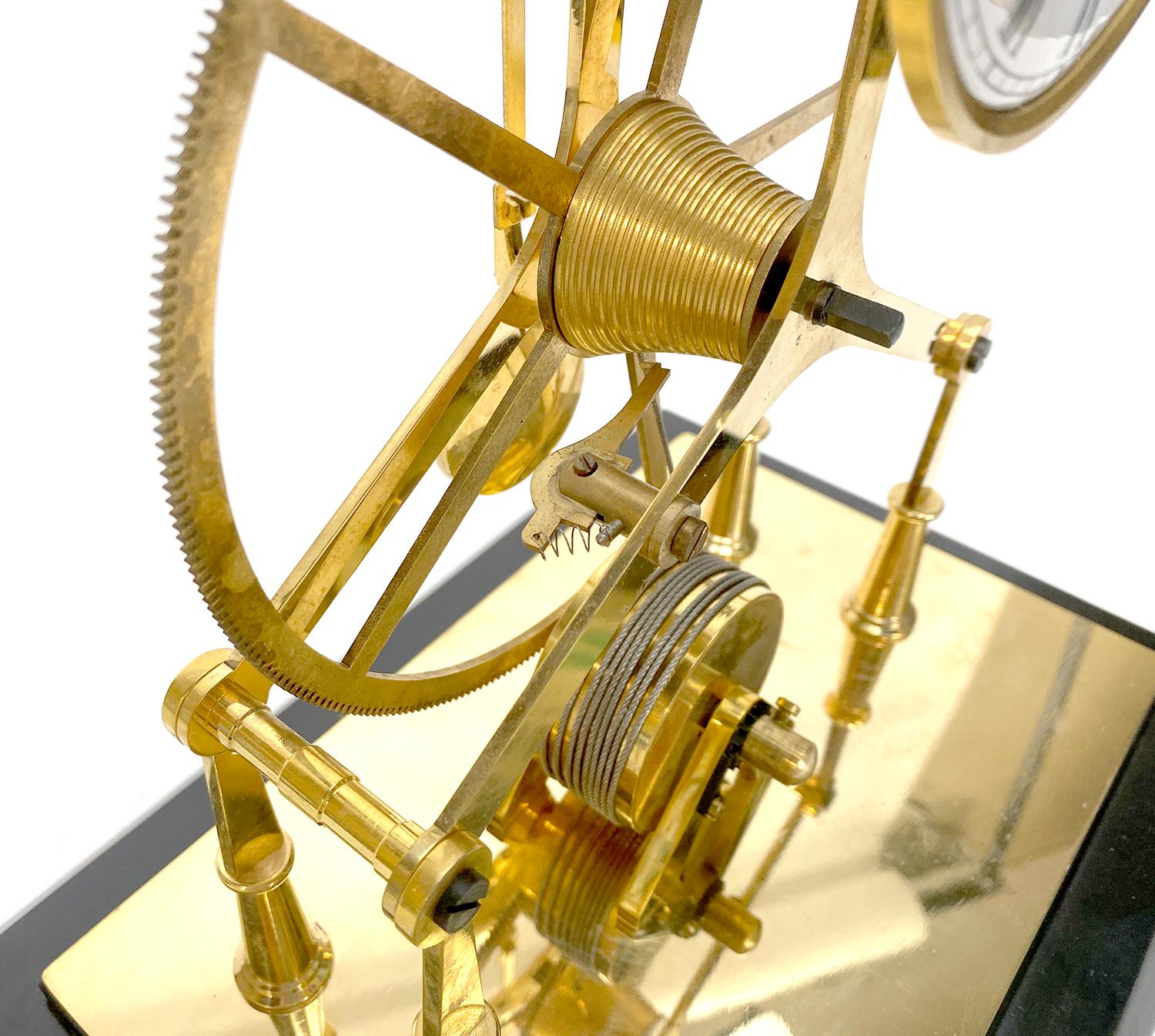 Horloge squelette à cadran en porcelaine avec roue de fusée et cadran en porcelaine, plaquée or 24K, 8 jours en vente 3
