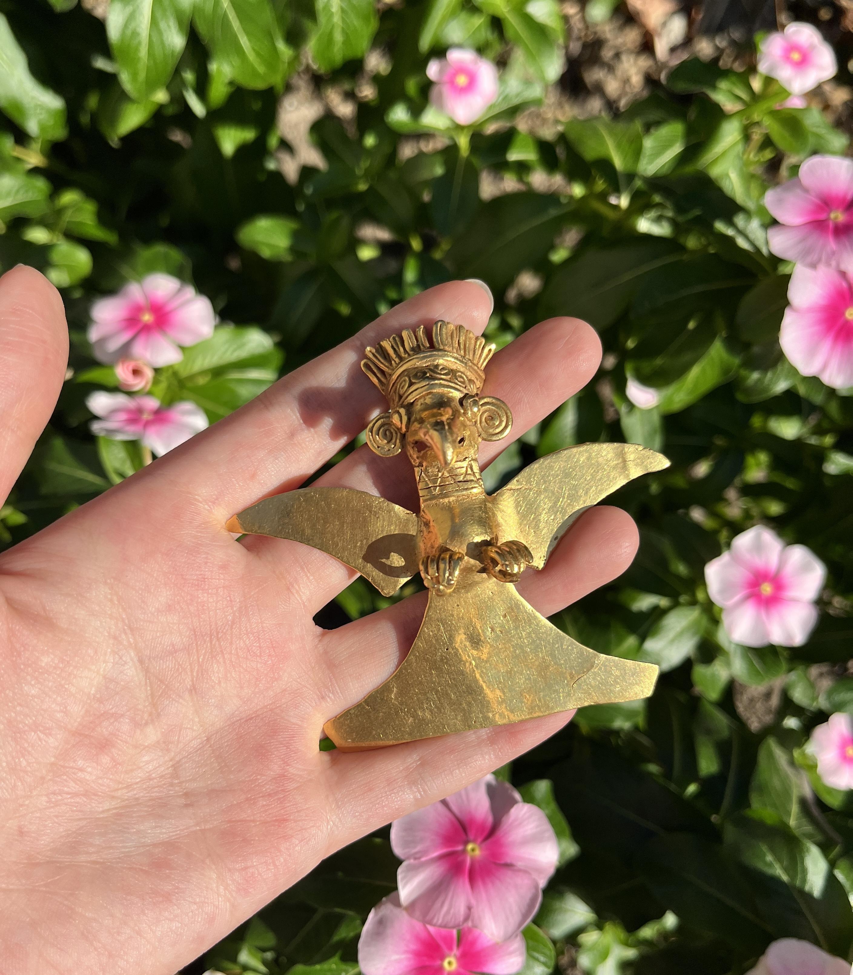 24K Gold Pre Colombia Eagle Pendant

Approximate Dimensions:
2.8 inches (Length) 
3.1 inches (Width) 
40.2 gram in Weight.