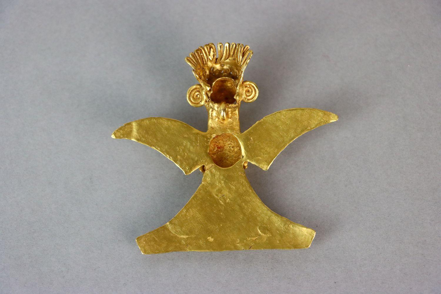 24K Gold Pre Colombia Eagle Pendant For Sale 4