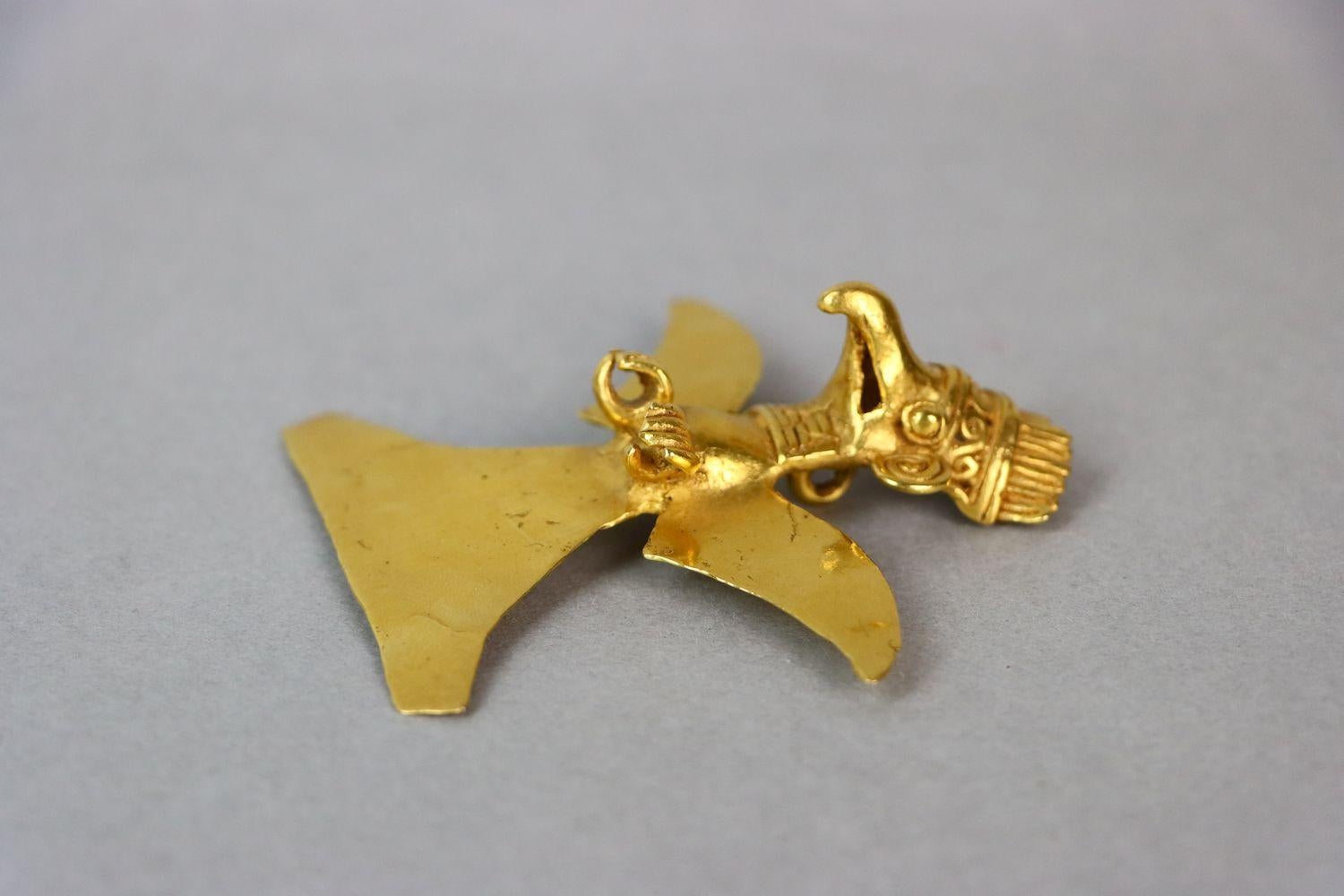 24K Gold Pre Colombia Eagle Pendant For Sale 5