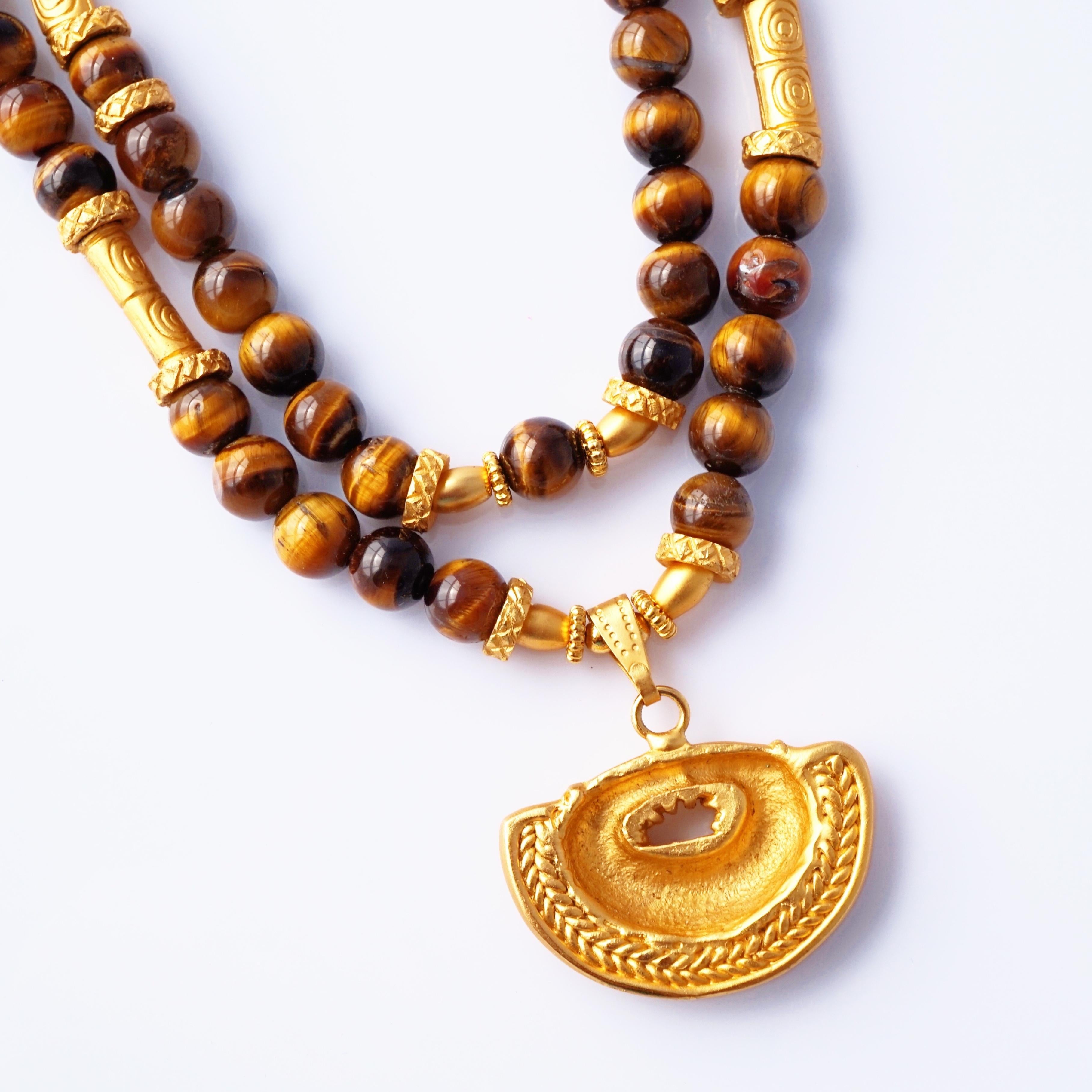 De las mujeres Collar de cuentas de ojo de tigre inca precolombino de oro de 24 quilates de Joyería Cano, años 70 en venta