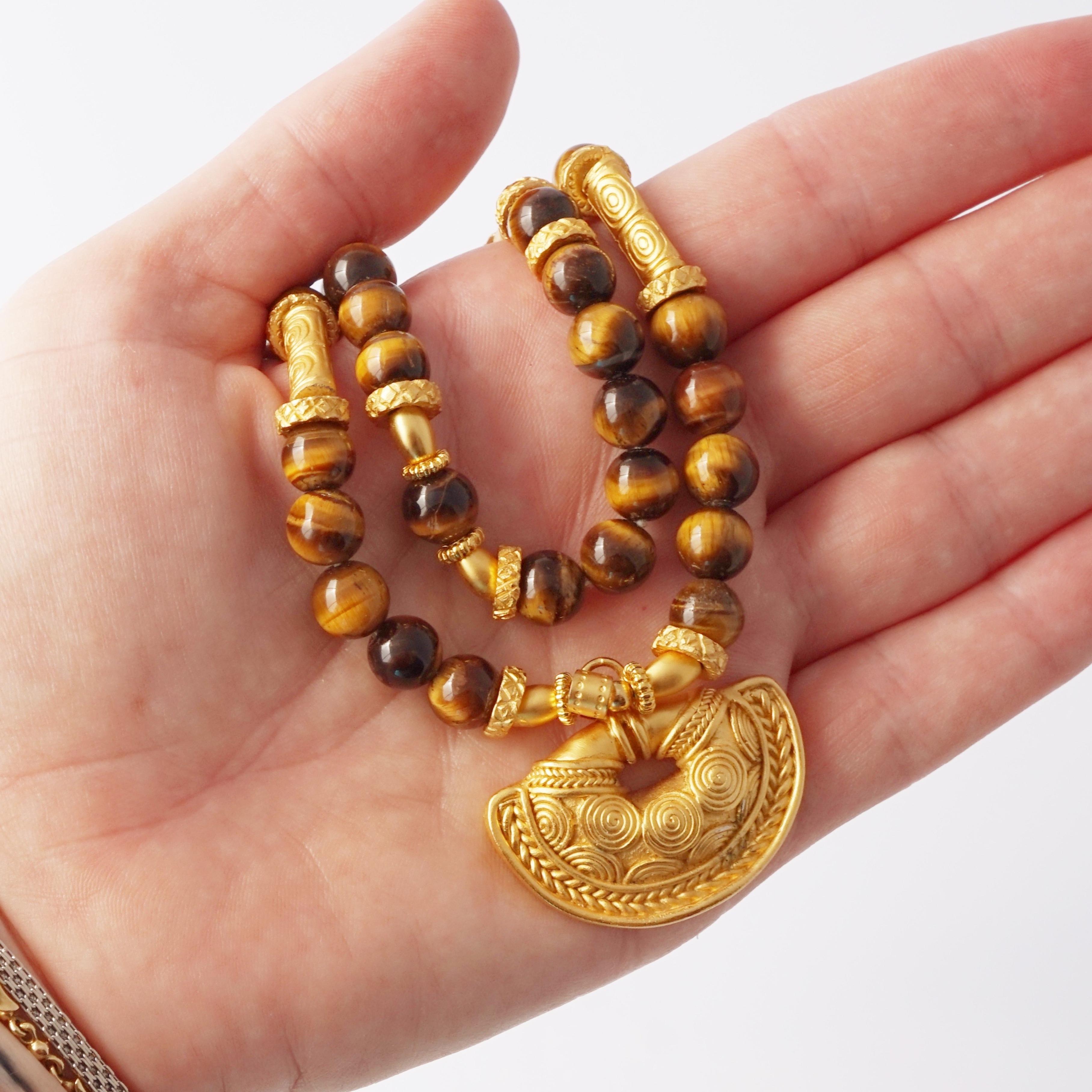 Collar de cuentas de ojo de tigre inca precolombino de oro de 24 quilates de Joyería Cano, años 70 en venta 1