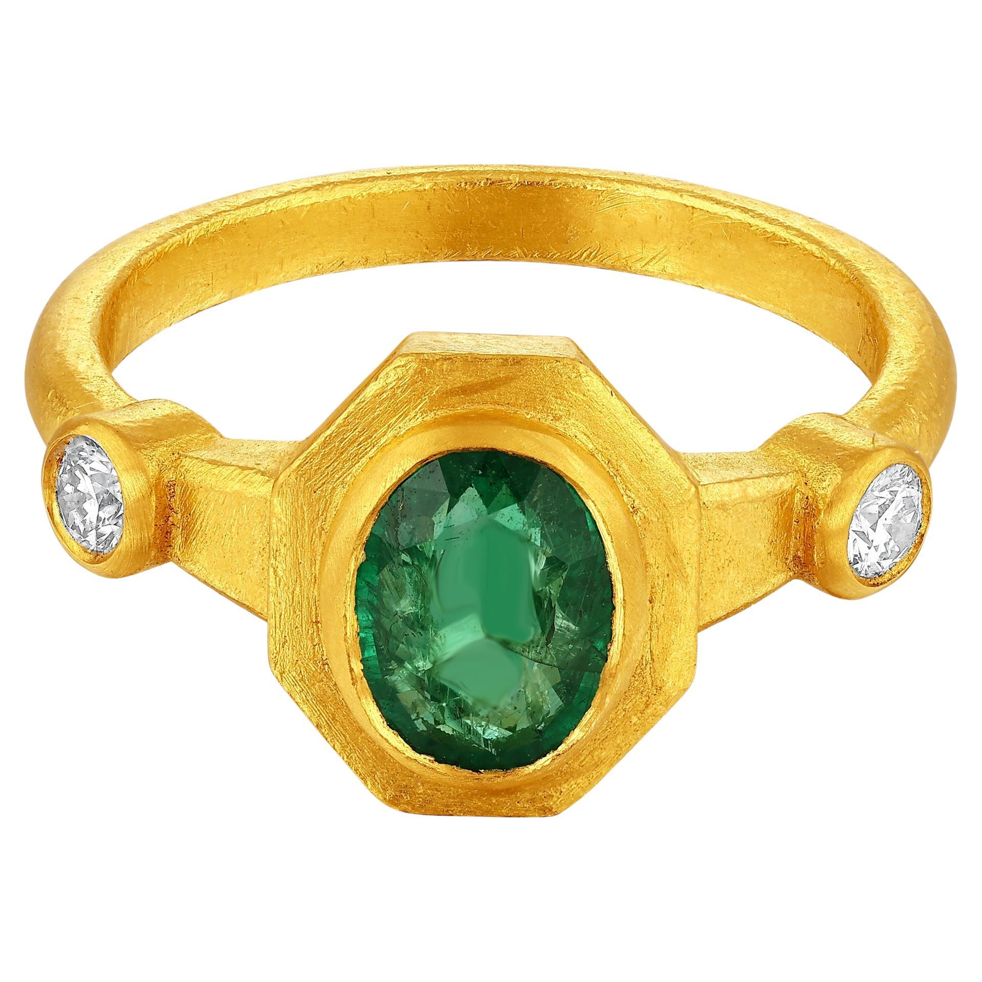 24k Gold Ring for Woman with Oval Cut Emerald and Diamonds