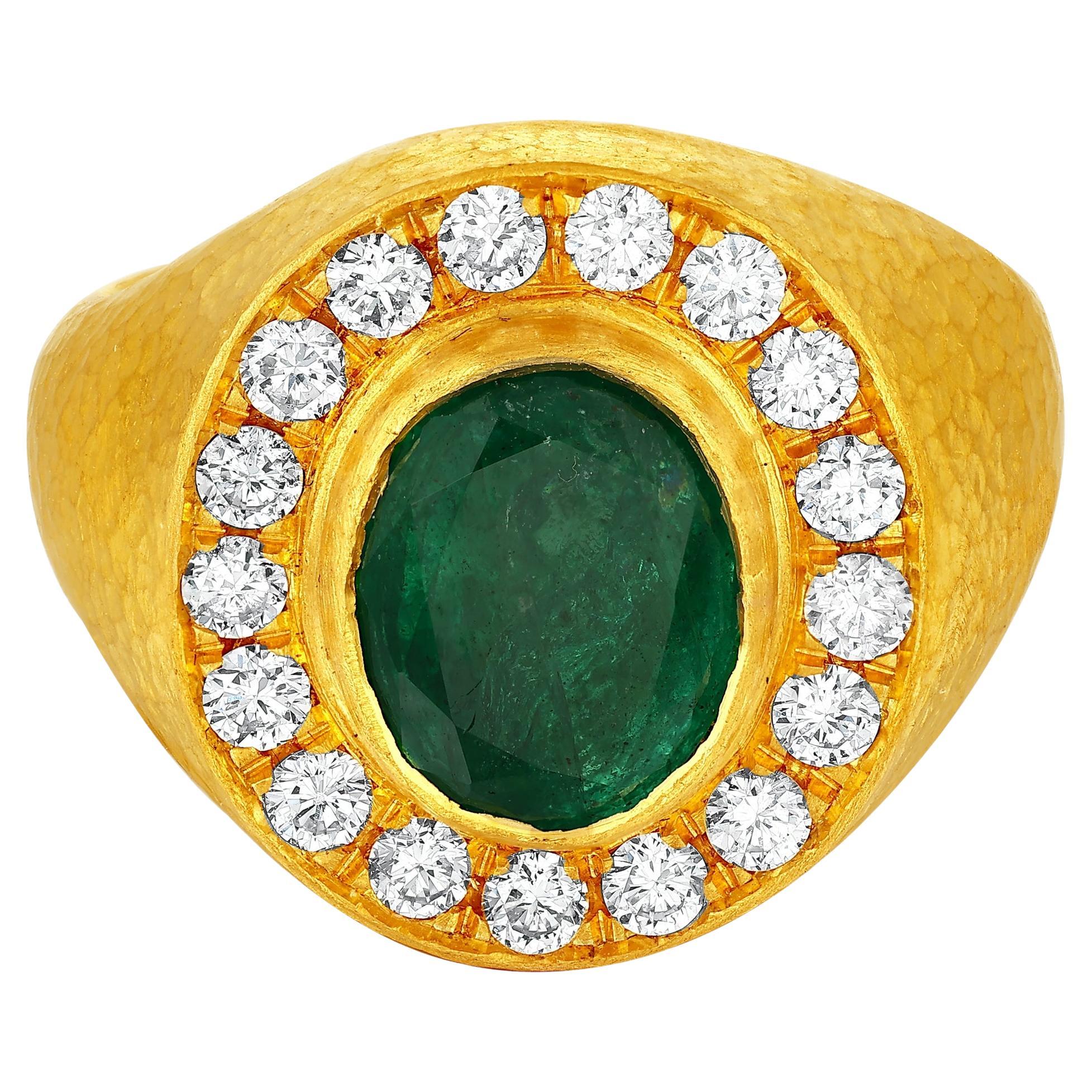Anillo de oro de 24k para mujer con esmeralda talla oval y diamantes