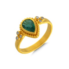 24k Gold Ring for Women with Pear-Cut Emerald and Diamonds