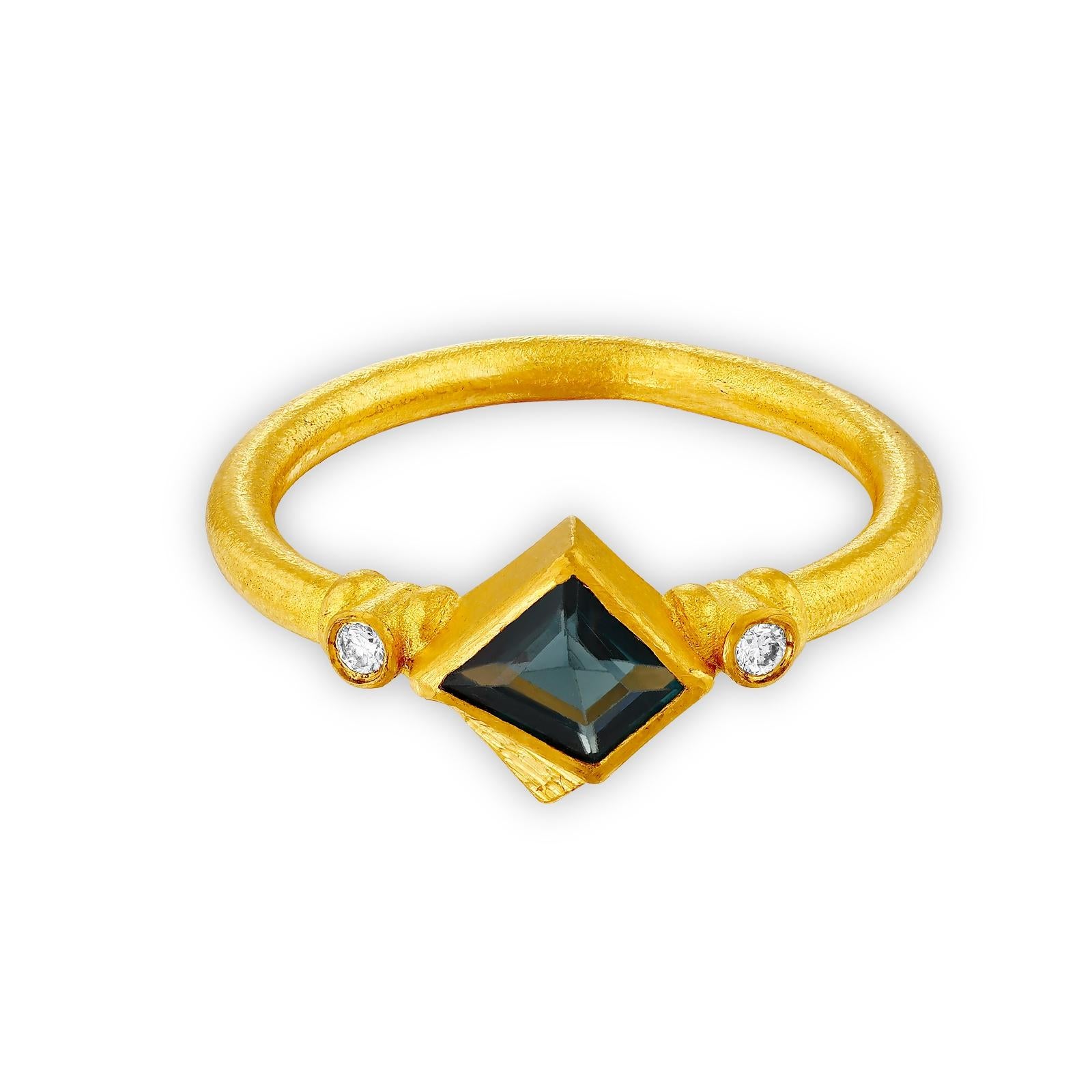 Classical Roman 24k Gold Ring for Women with Spinel and Diamonds For Sale