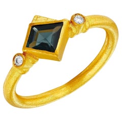 24 Karat Goldring für Damen mit Spinell und Diamanten