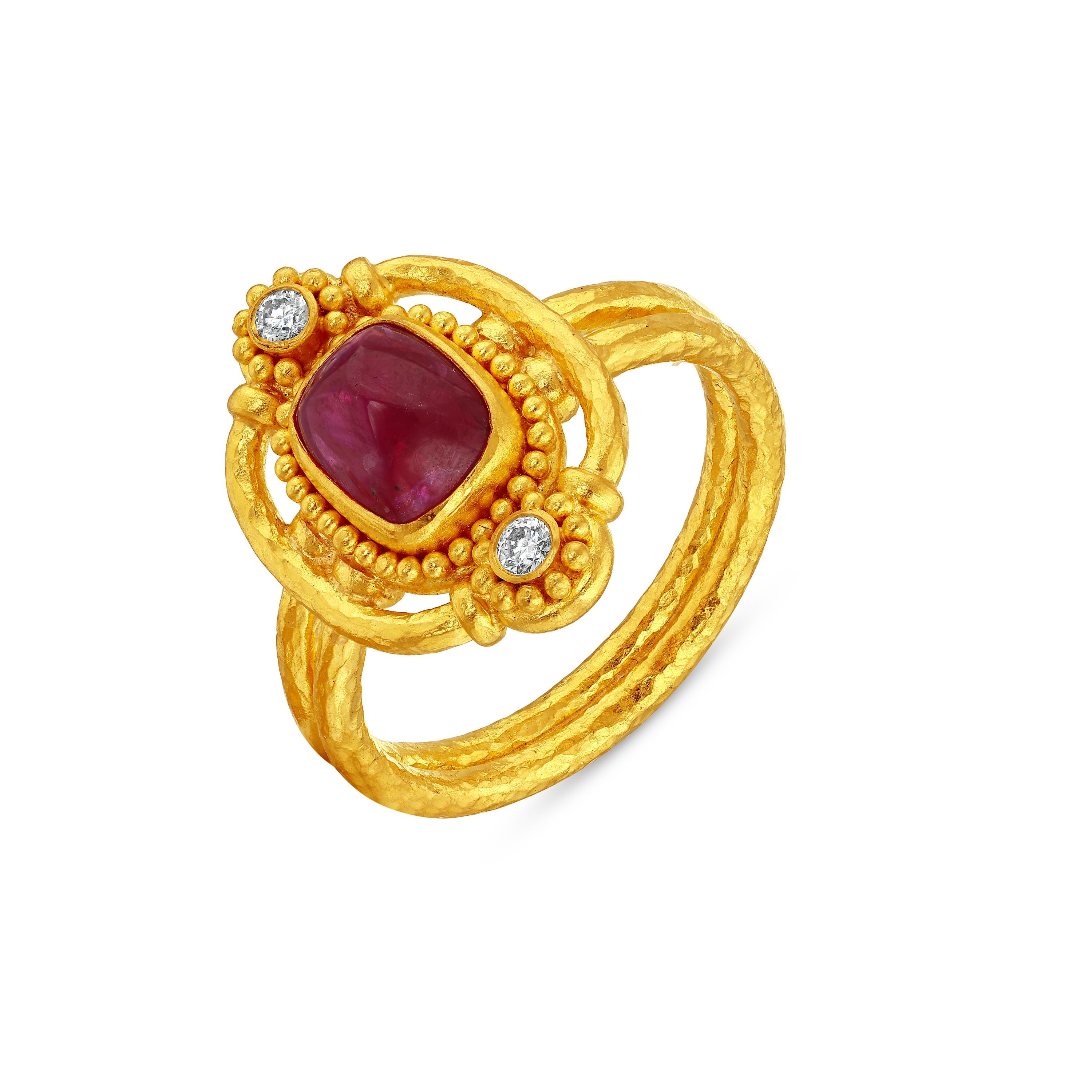 Rubí (1,49 quilates) y diamantes (0,05 quilates) 

Elaborada con elegancia atemporal, esta pieza de joyería de oro de 24 quilates se inspira en las antiguas civilizaciones de Anatolia, donde imperios como el griego, el romano, el bizantino y el