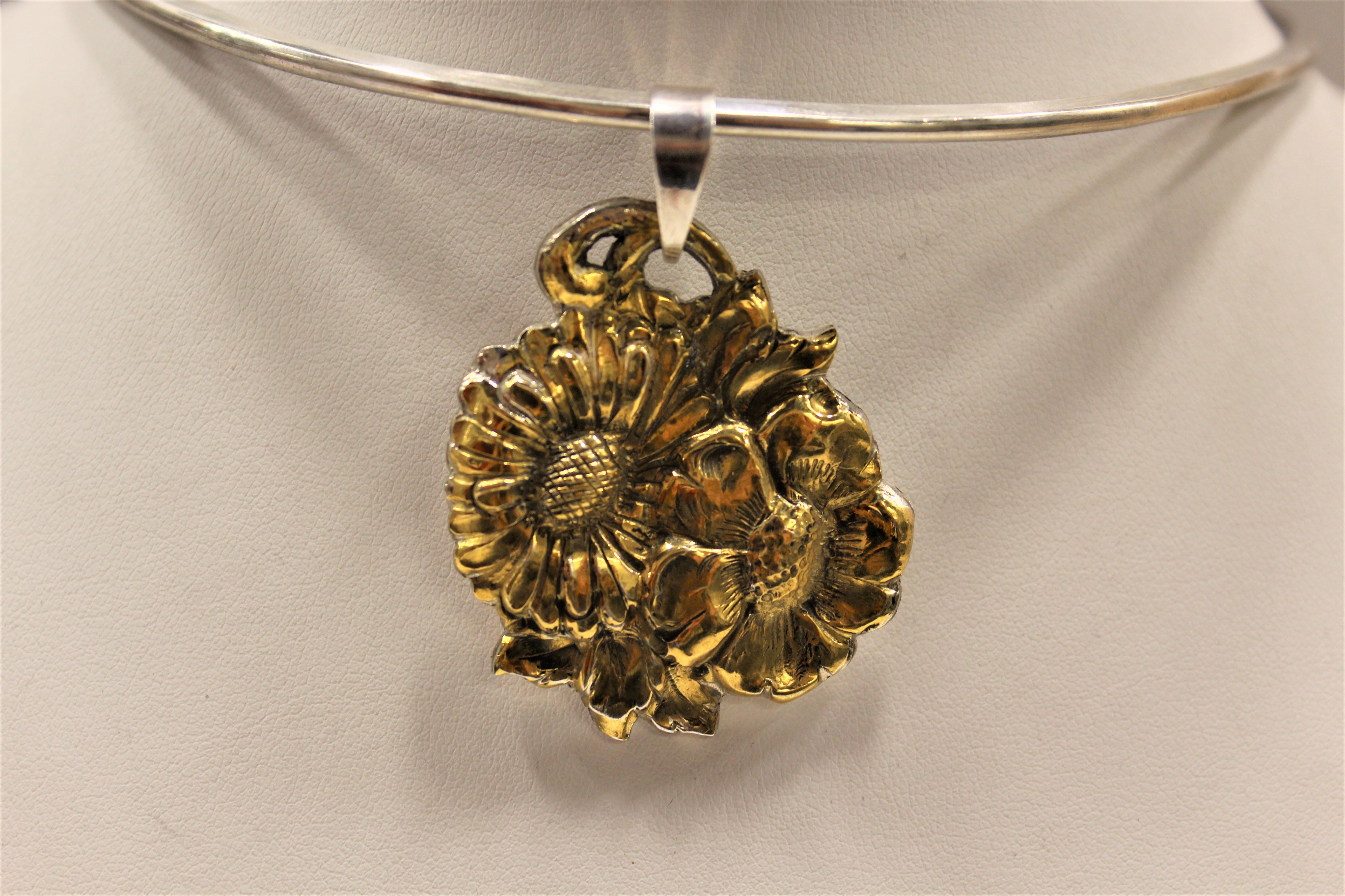 24k solid yellow gold daisy pendant