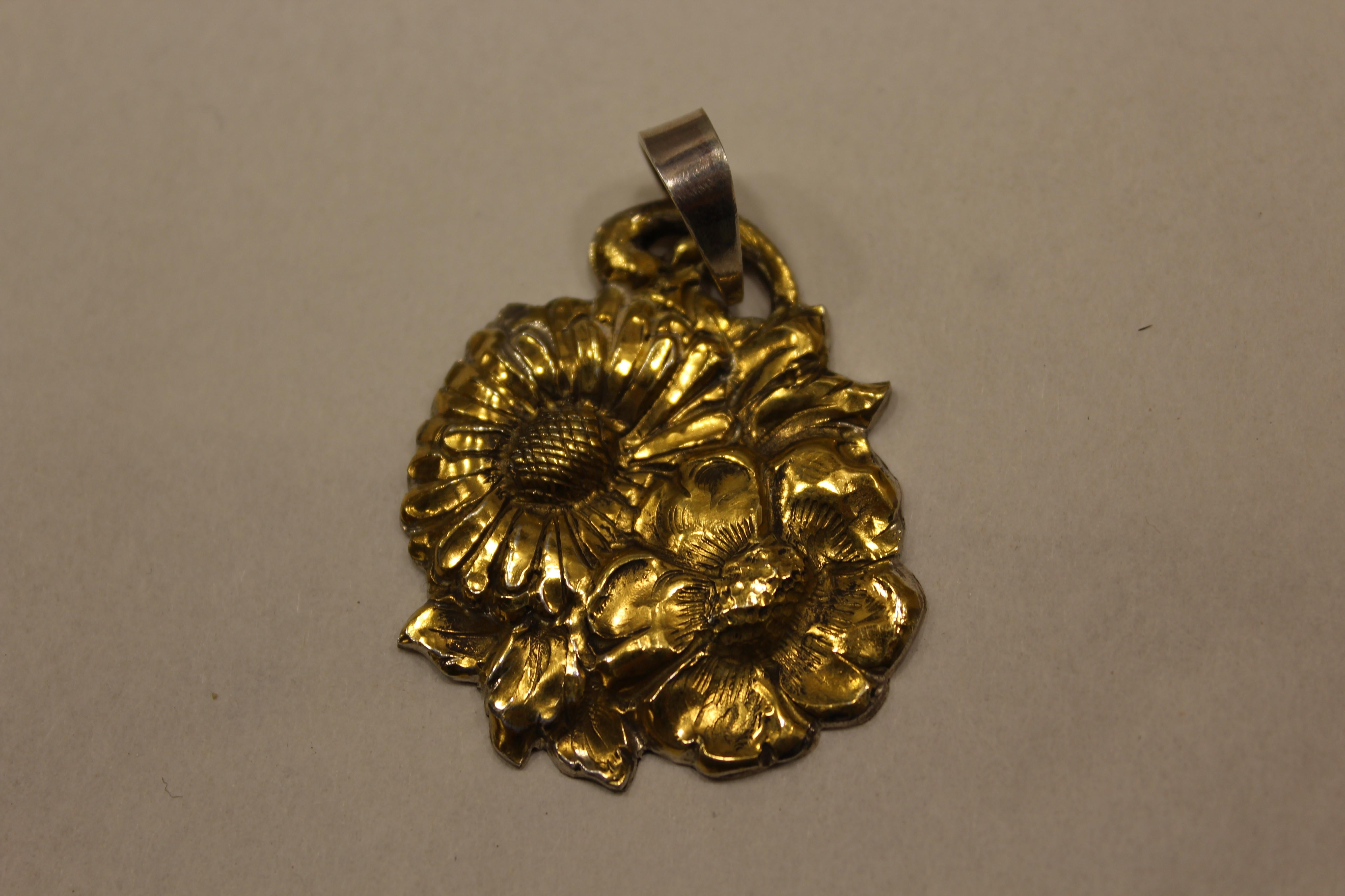 Pendentif marguerite en or 24 carats et argent massif, fabriqué à la main, Italie Neuf - En vente à Firenze, IT
