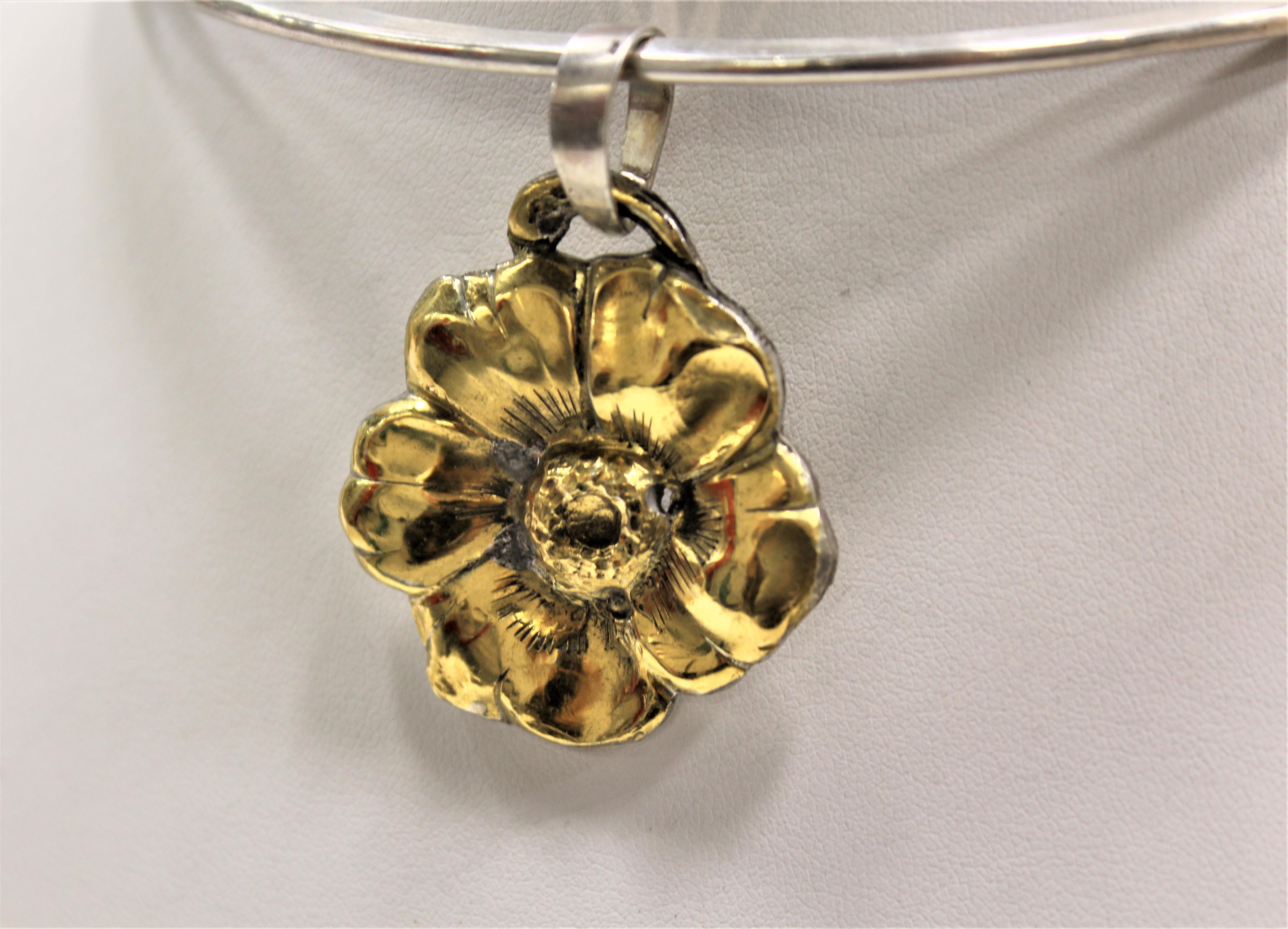 The “Five Petals” pendant is part of our jewelry collection. All our  pieces of jewelry are handmade: it means that none is like the other. As a matter of fact, our aim is to create unique products with a high artistic value. The value of this