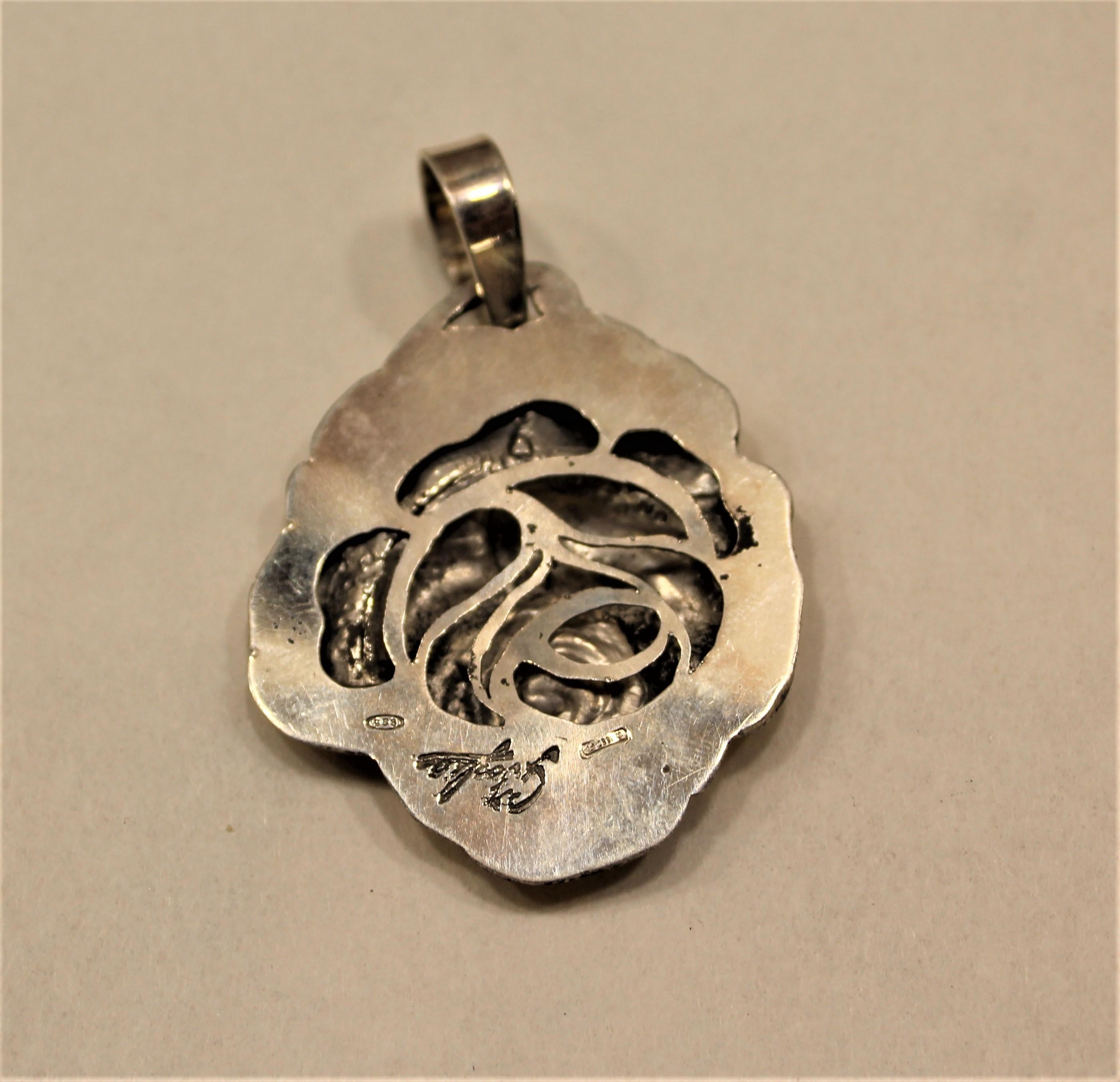 The “Rose” pendant is part of our jewelry collection. All our  pieces of jewelry are handmade: it means that none is like the other. As a matter of fact, our aim is to create unique products with a high artistic value. The value of this pendant is