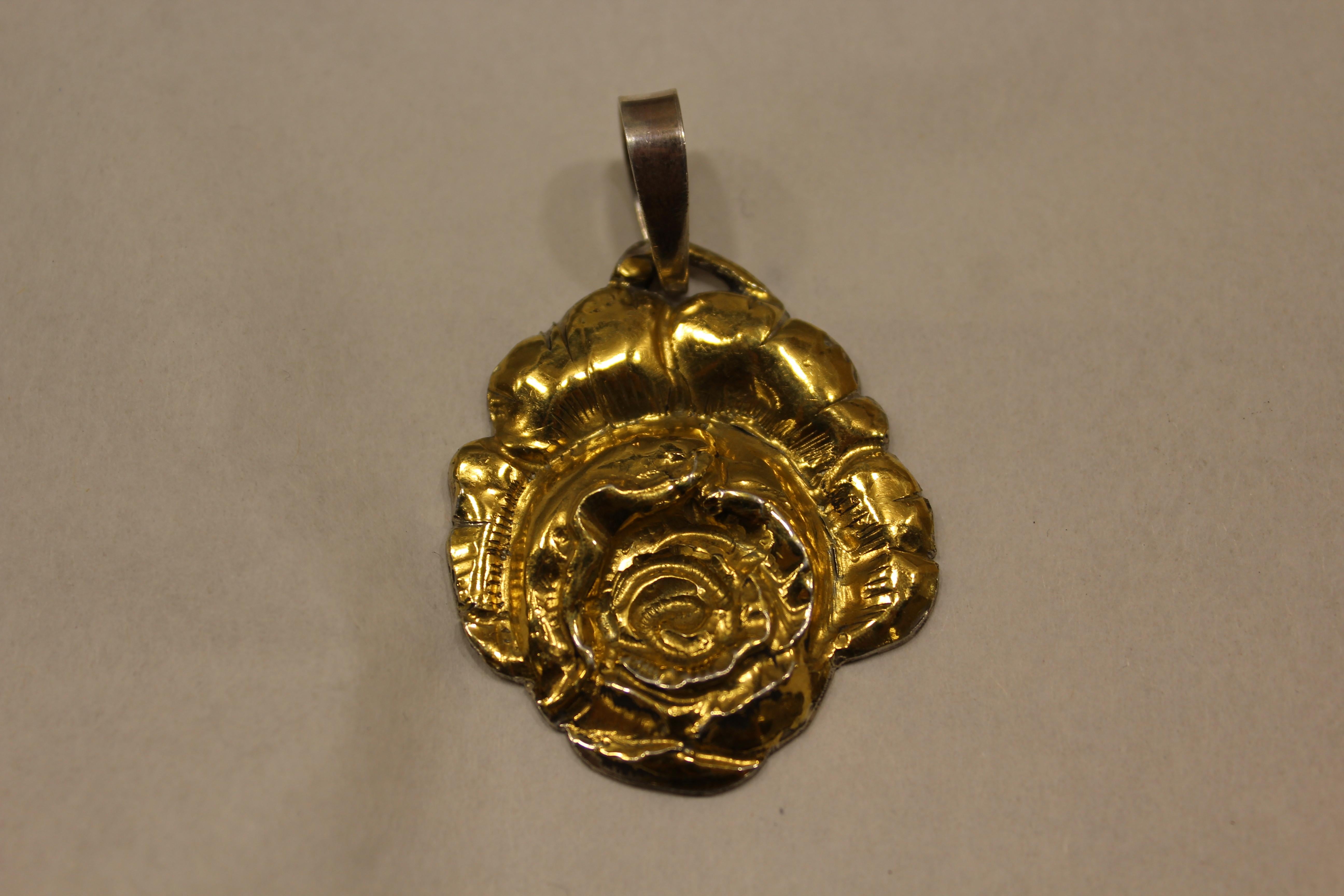 24 Karat Gold, Solid Silver, Pendant, Rose, Handcrafted, Italy In New Condition For Sale In Firenze, IT