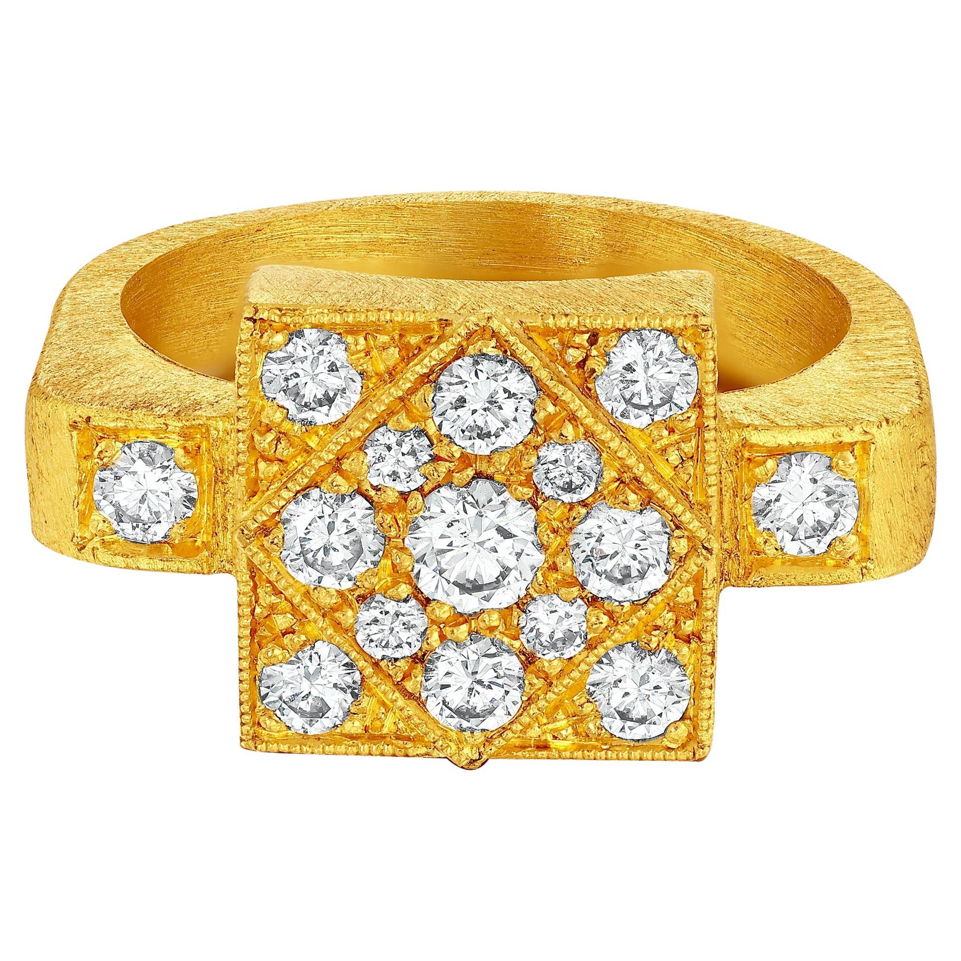 24k Gold Square Ring for Woman with Brilliant Cut Diamonds 0.74 Carat For Sale