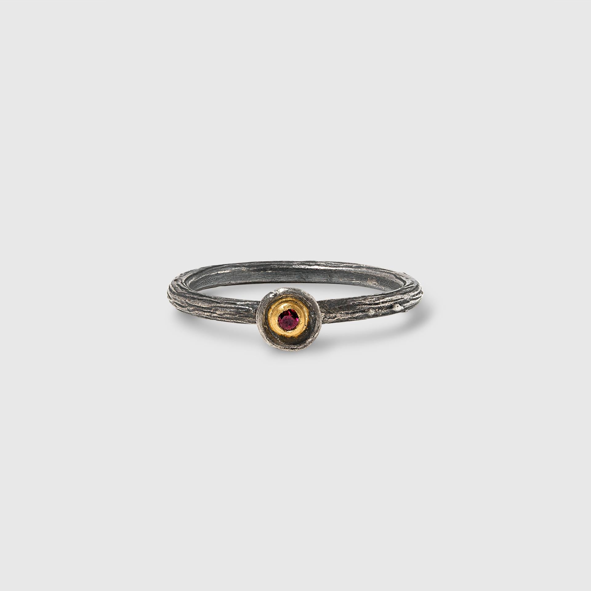 24K Gold Stacking Ruby Textured Silver Rings
Great piece for stacking with other rings available in the gallery.
Details:
Size 6.25
24K Gold - 0.10 grams
Sterling S925 - 1.70 grams
Ruby - 0.04 ct